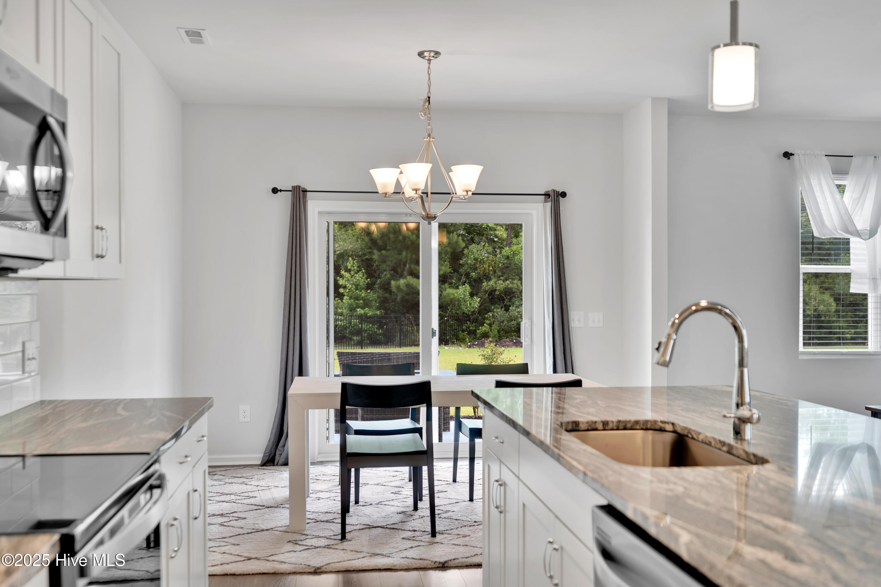 100513035 | Photo 10