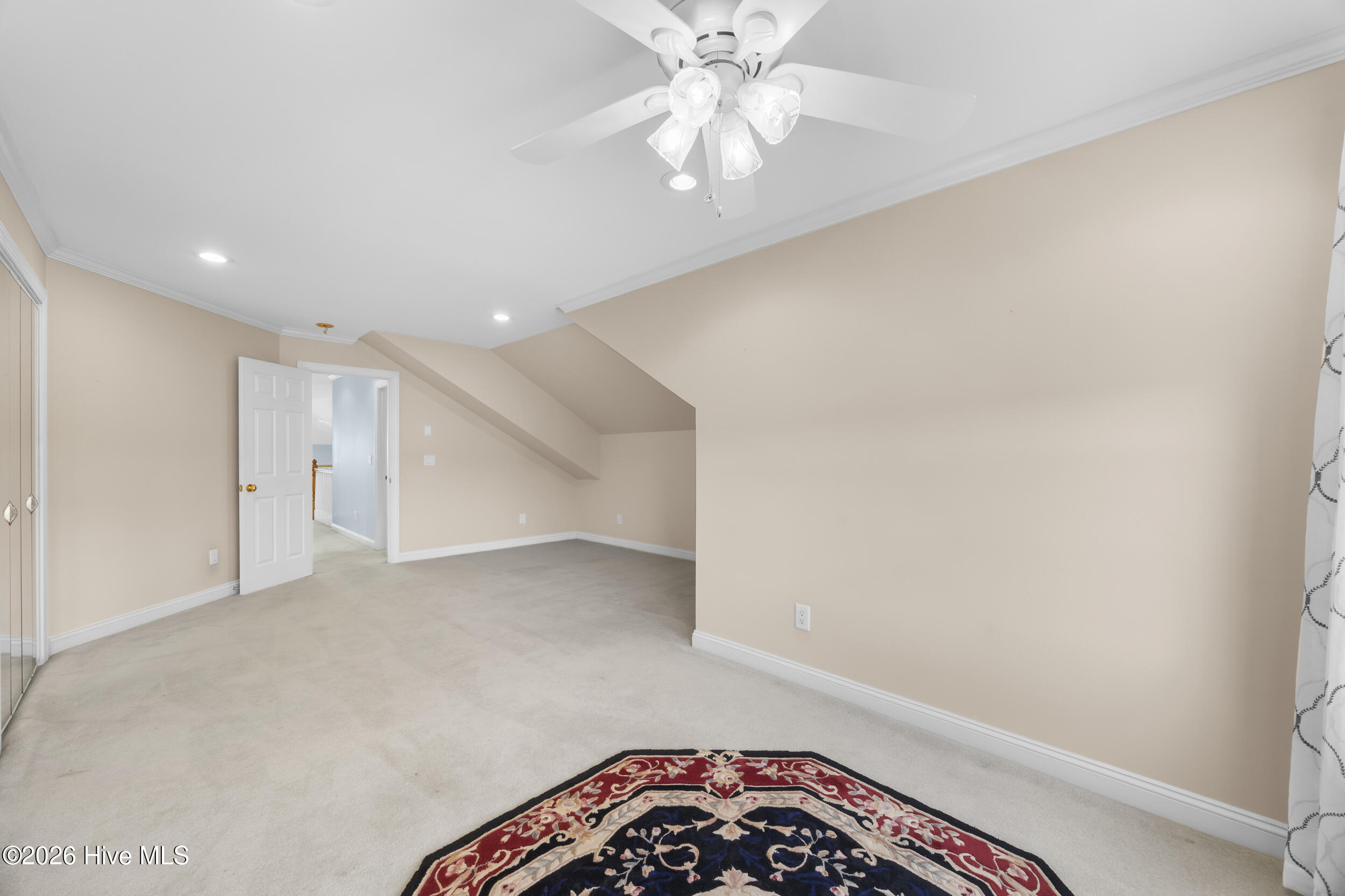 100548931 | Photo 39