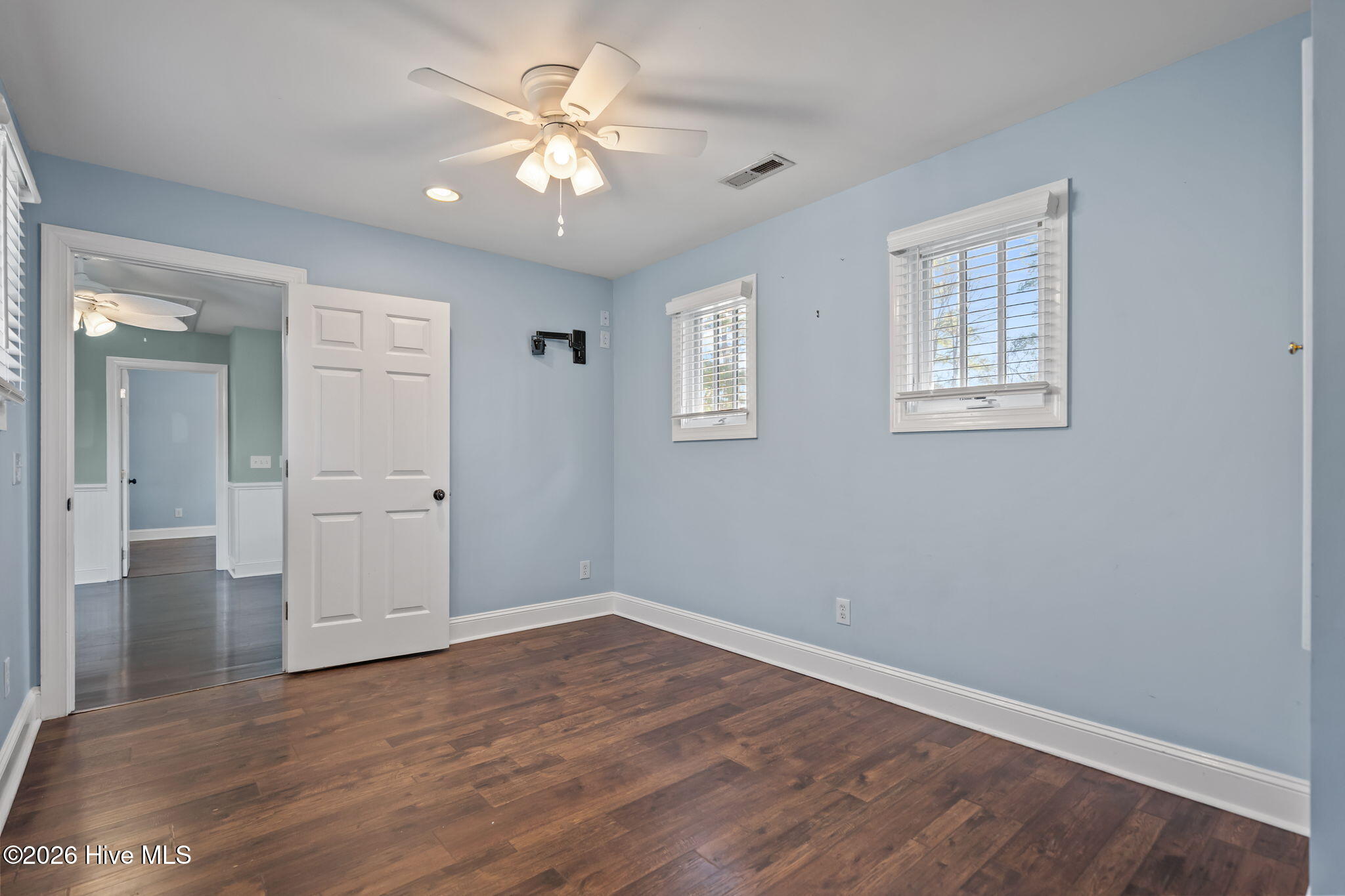 100565239 | Photo 45