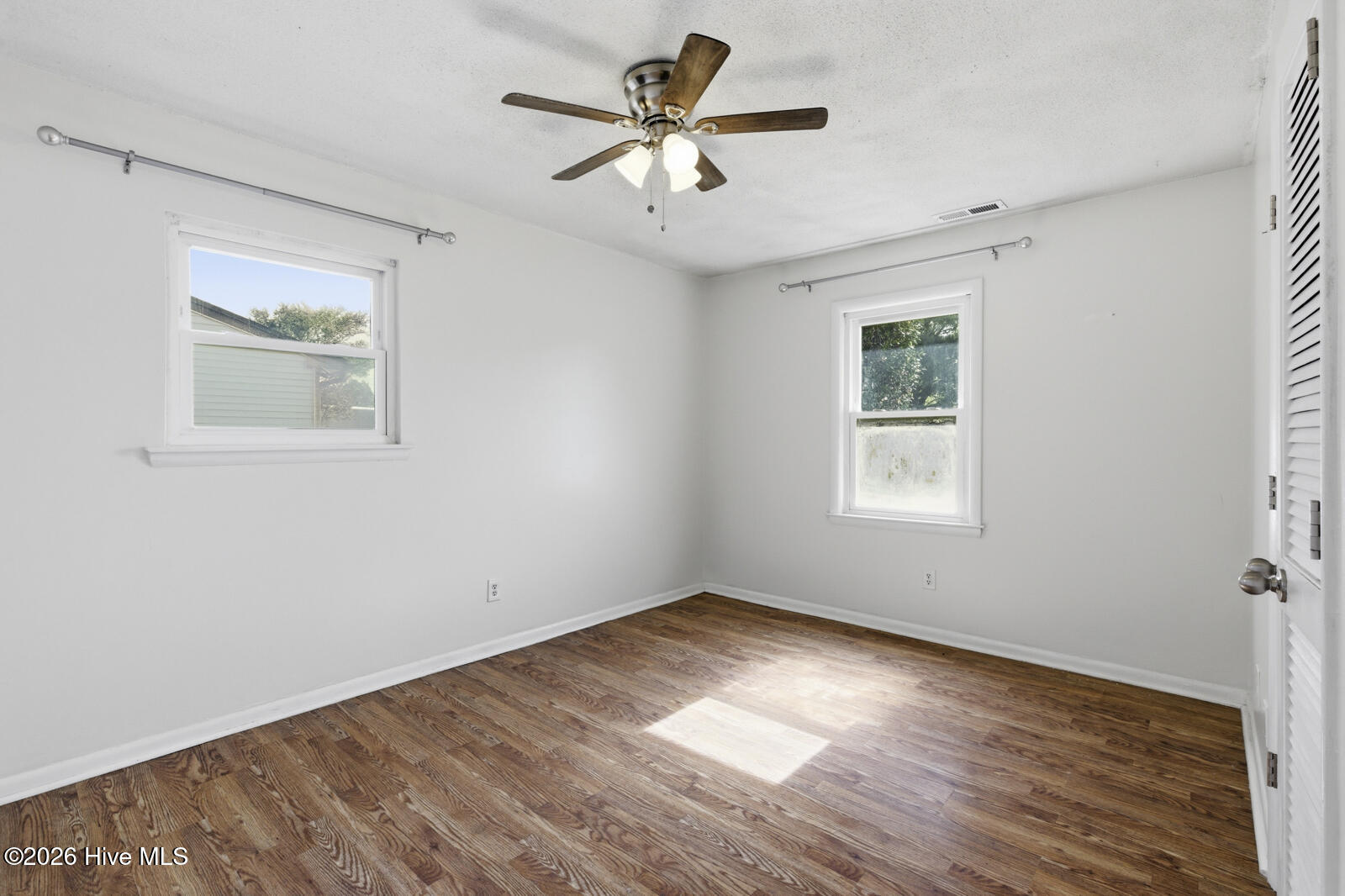 100566128 | Photo 21