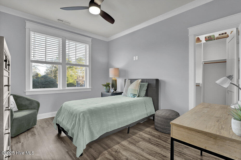 100547511 | Photo 44