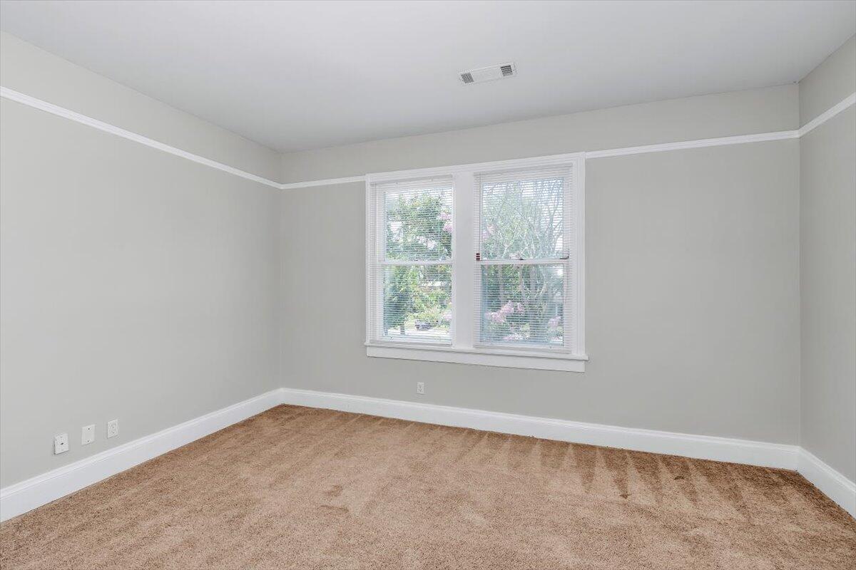 05-211 Broad St Interior-3