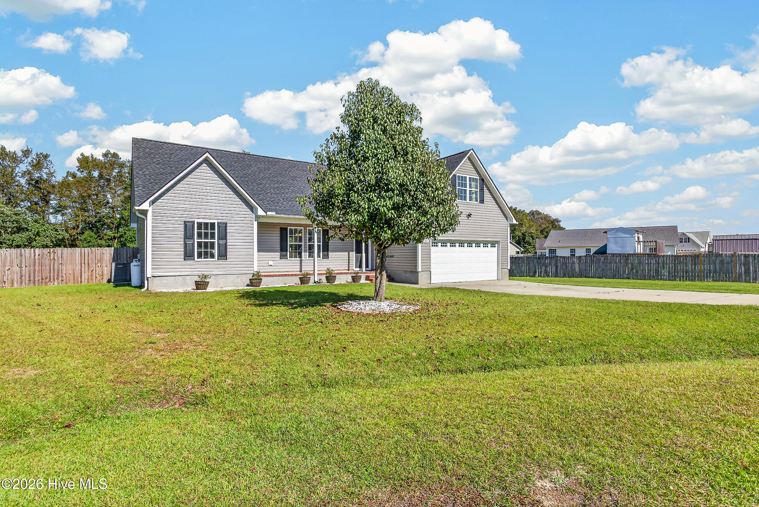 100610711 | Photo 2