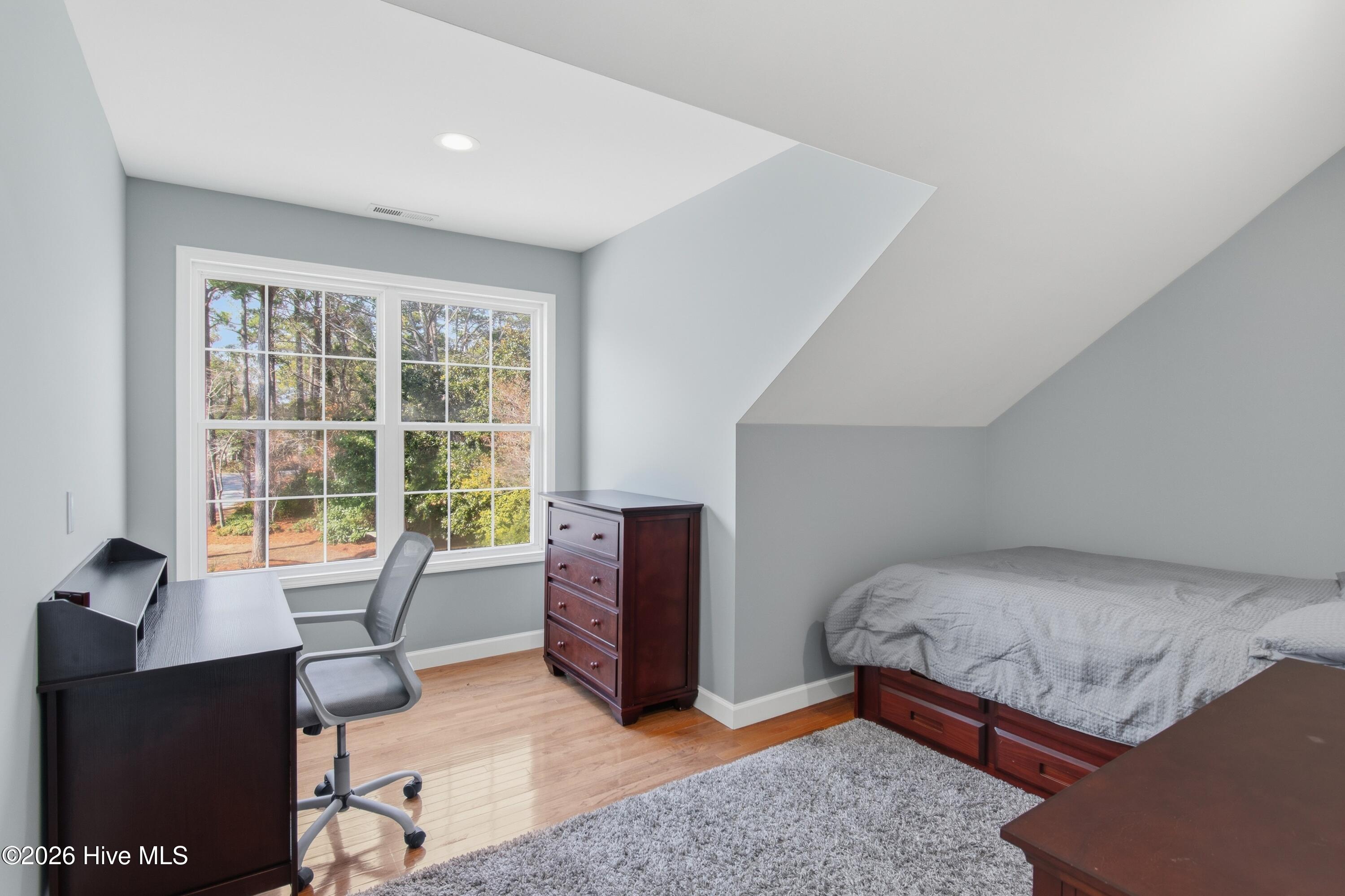 100556655 | Photo 51