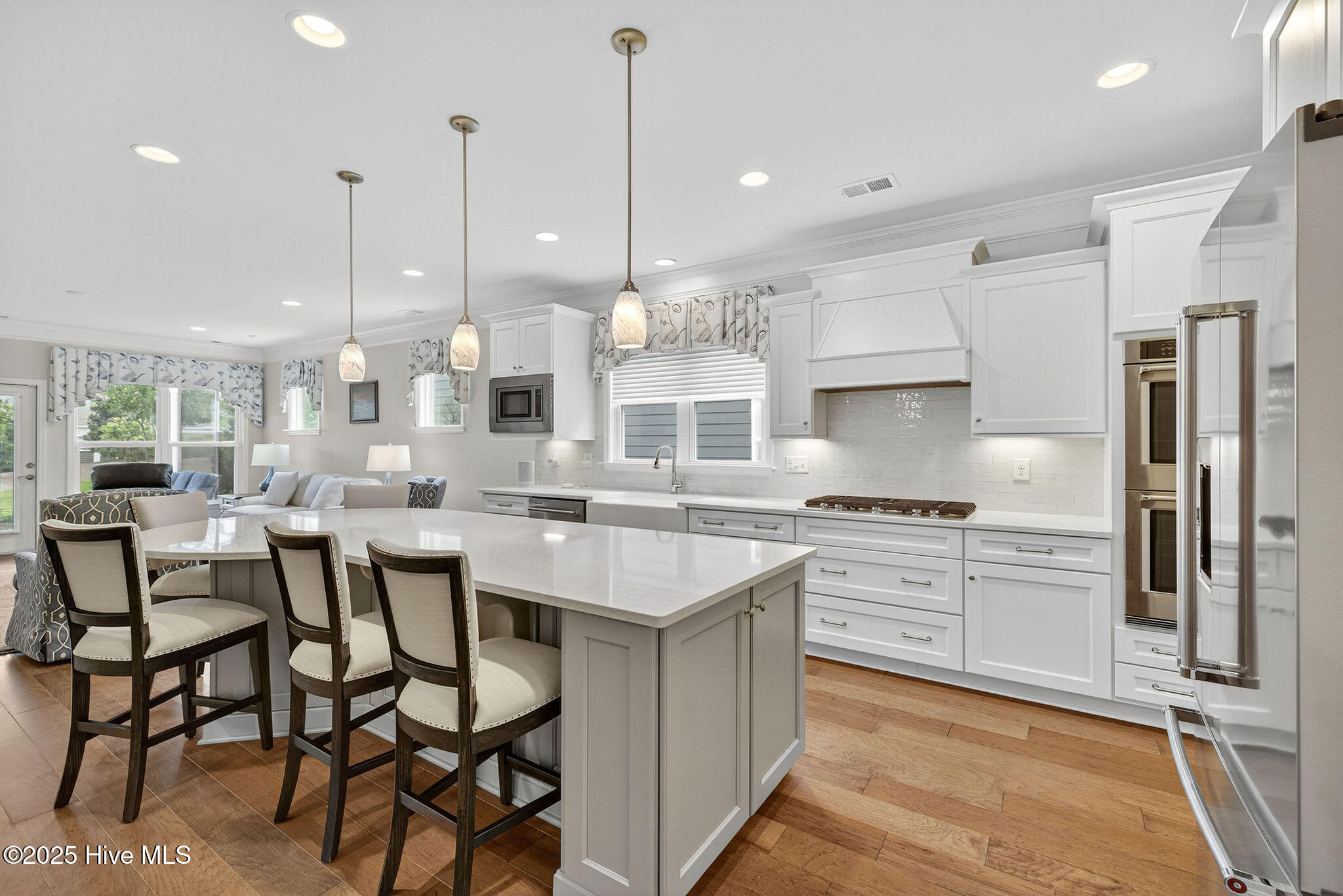 100565700 | Photo 23