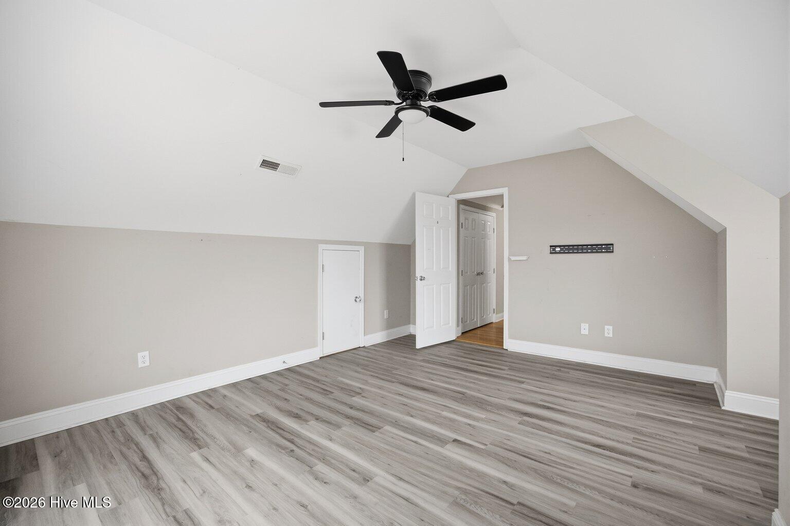 100558673 | Photo 17