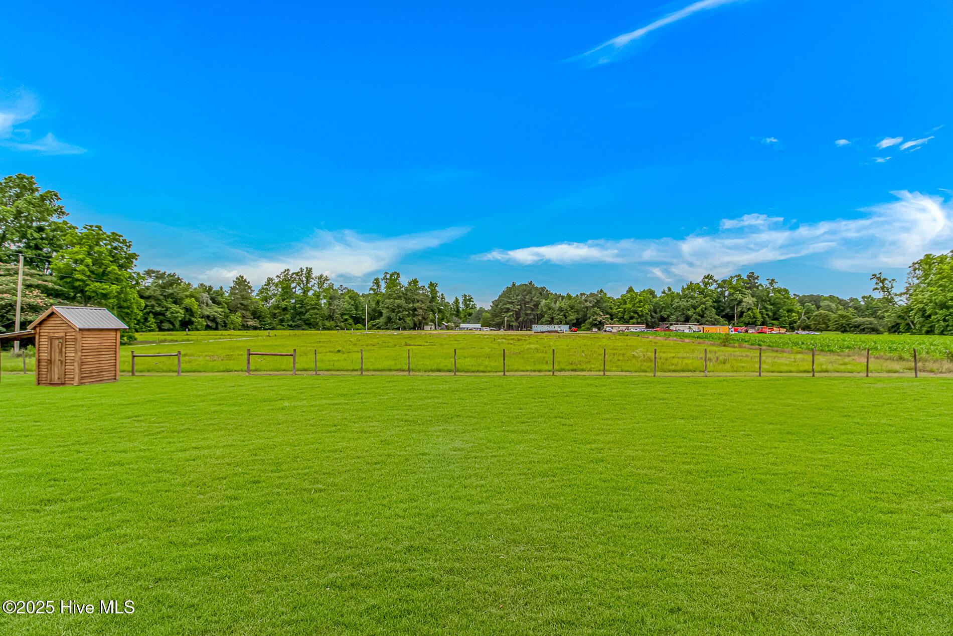 100510788 | Photo 24