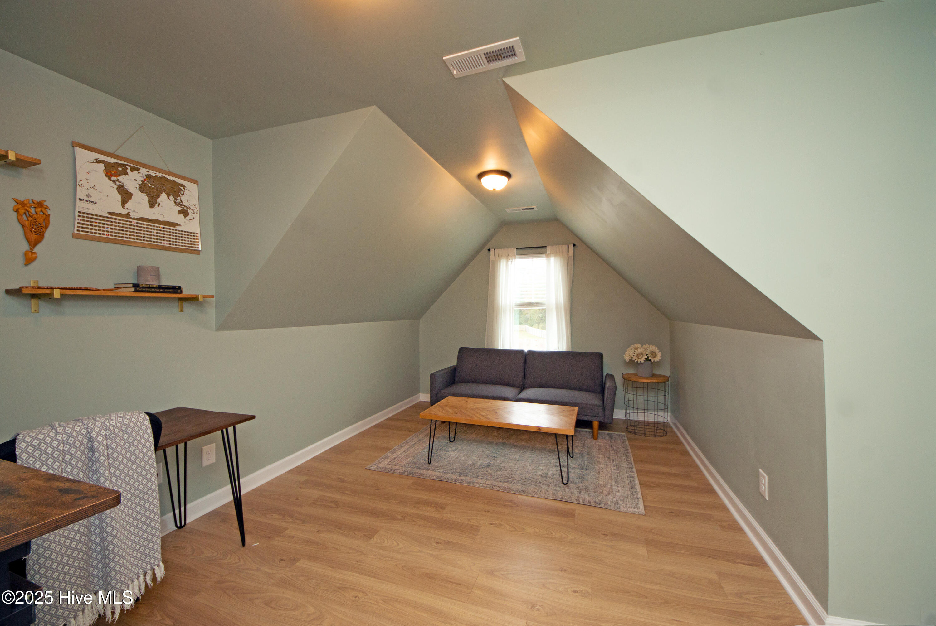 100539129 | Photo 42