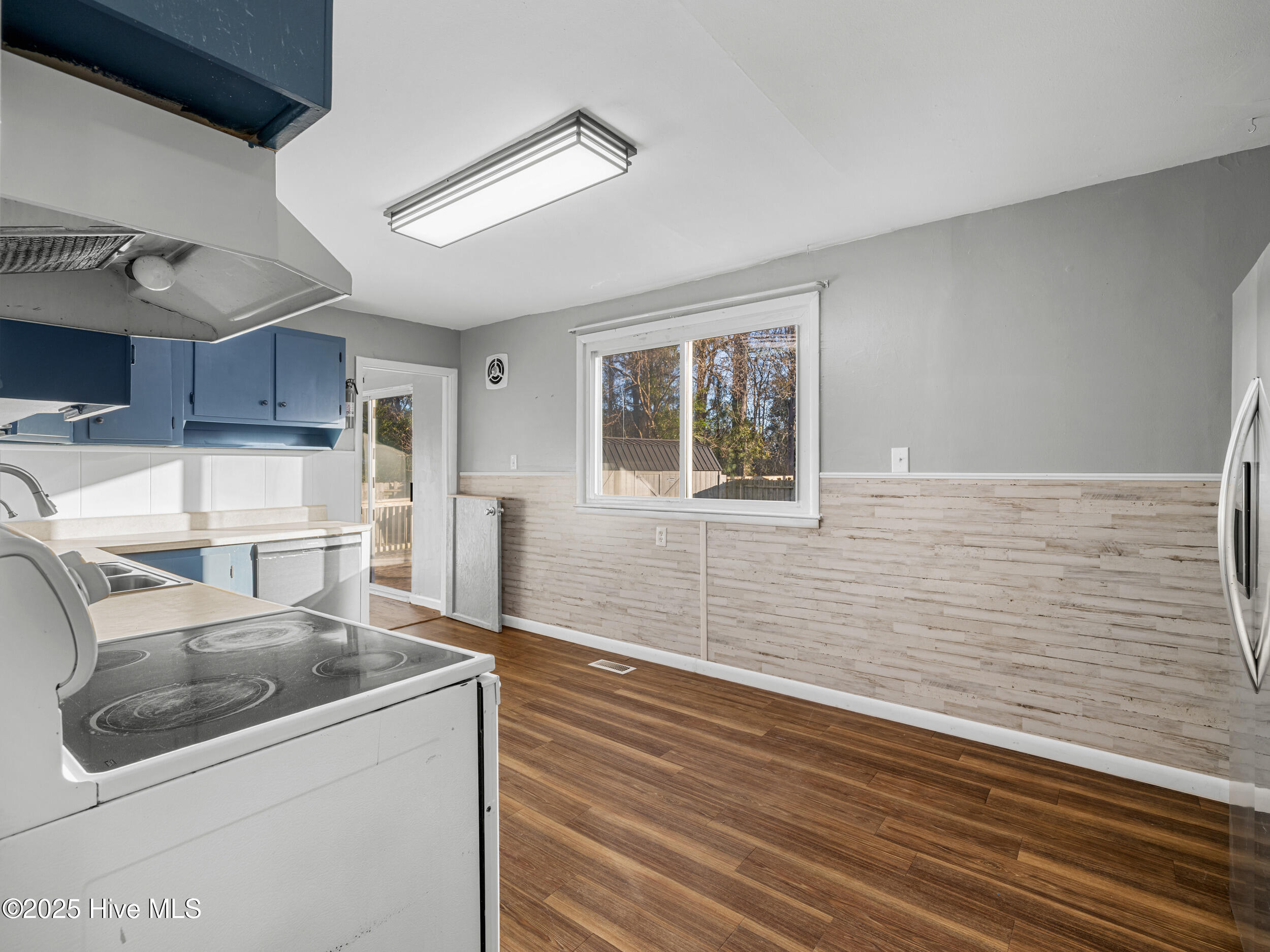 100545406 | Photo 17