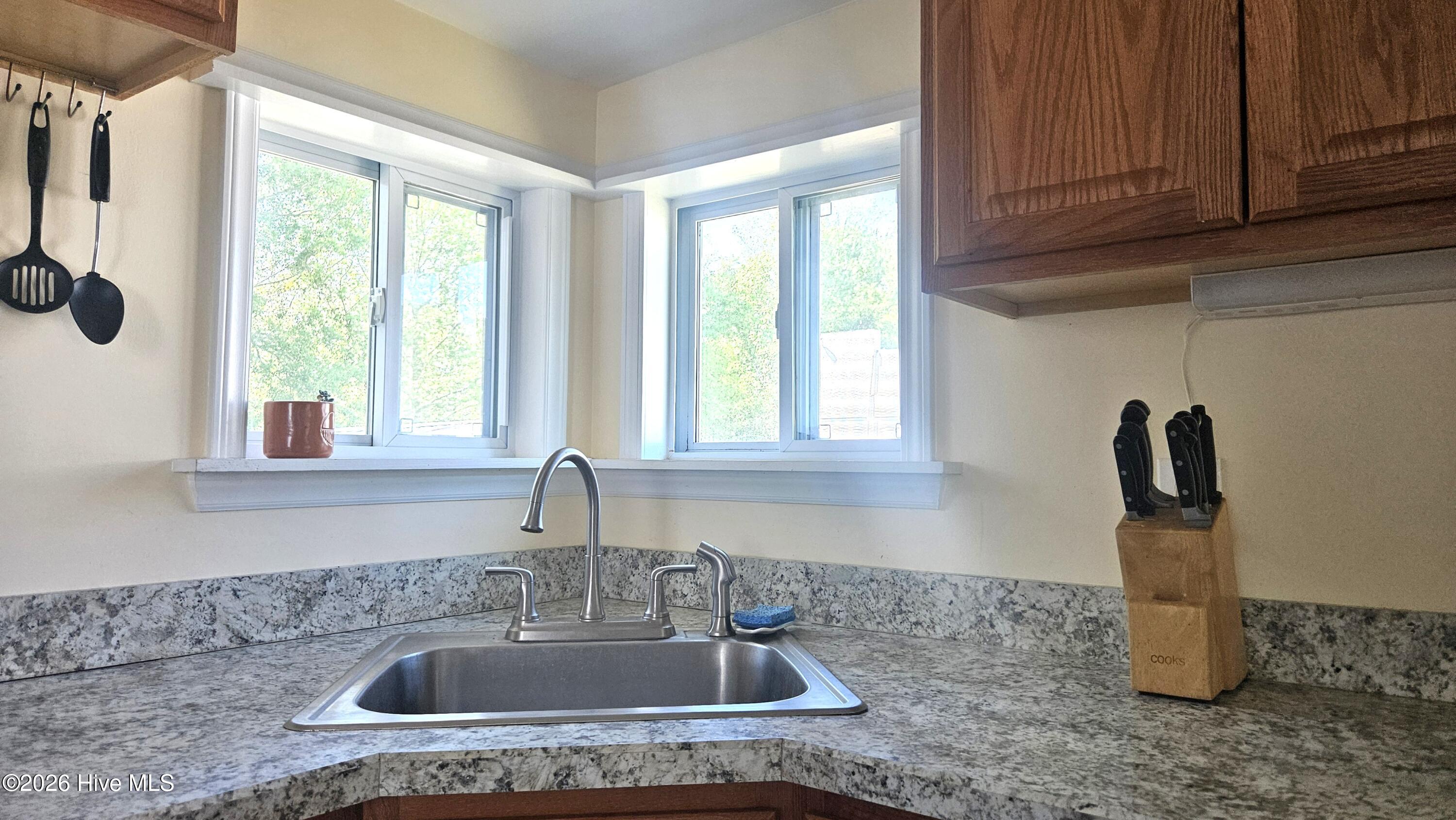 100567850 | Photo 15