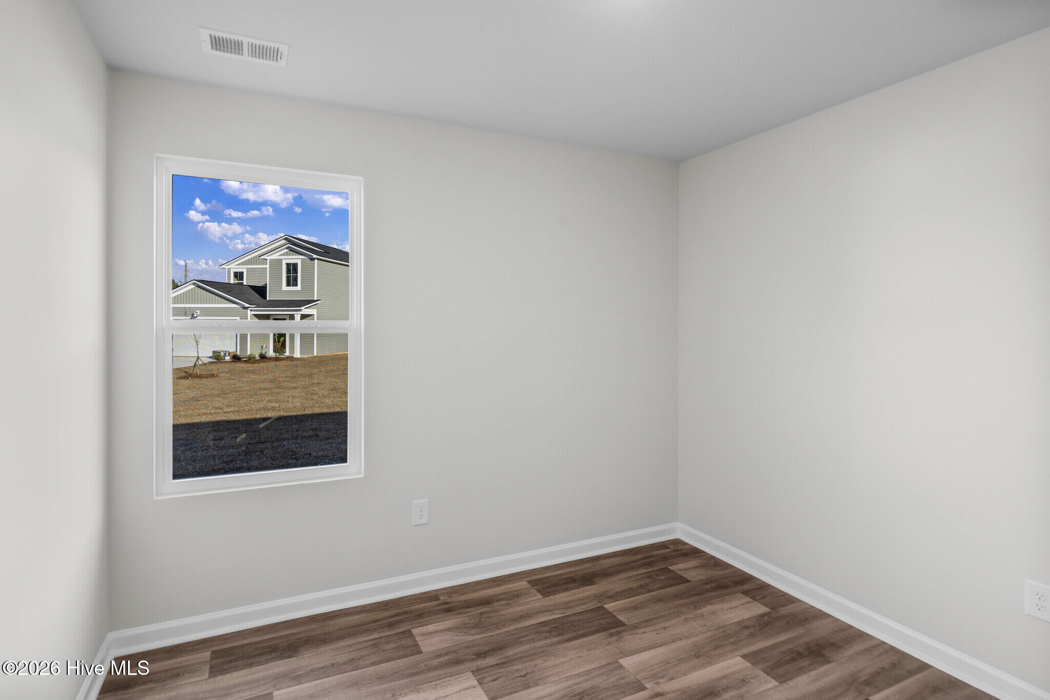 100560353 | Photo 18