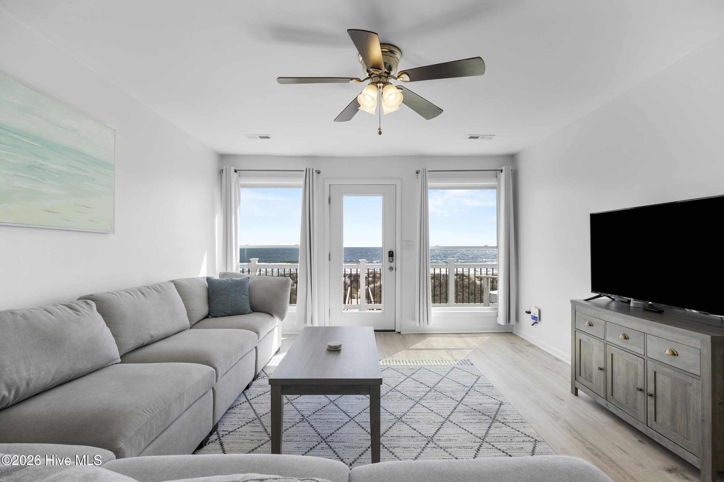 100561648 | Photo 14