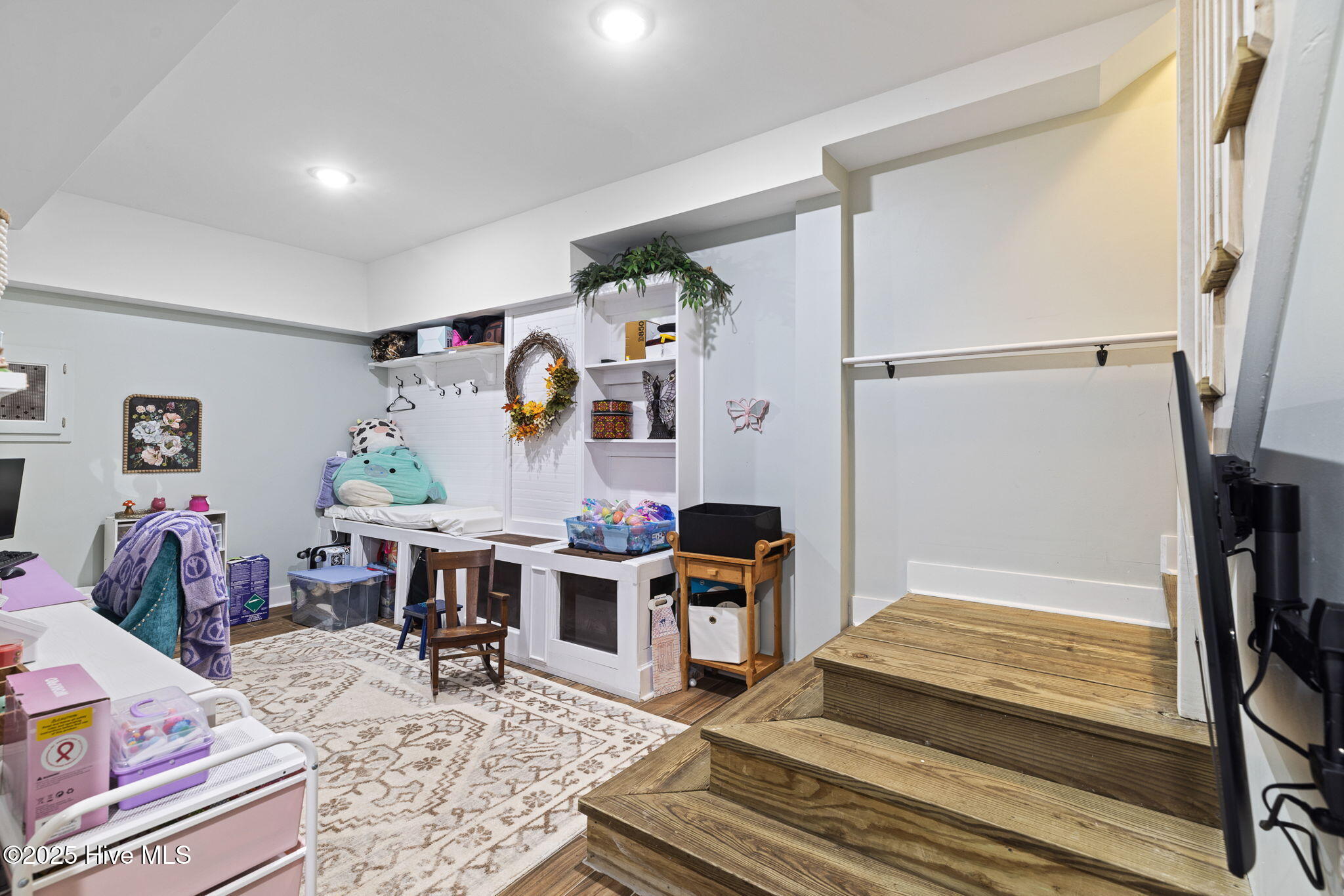 100548245 | Photo 49