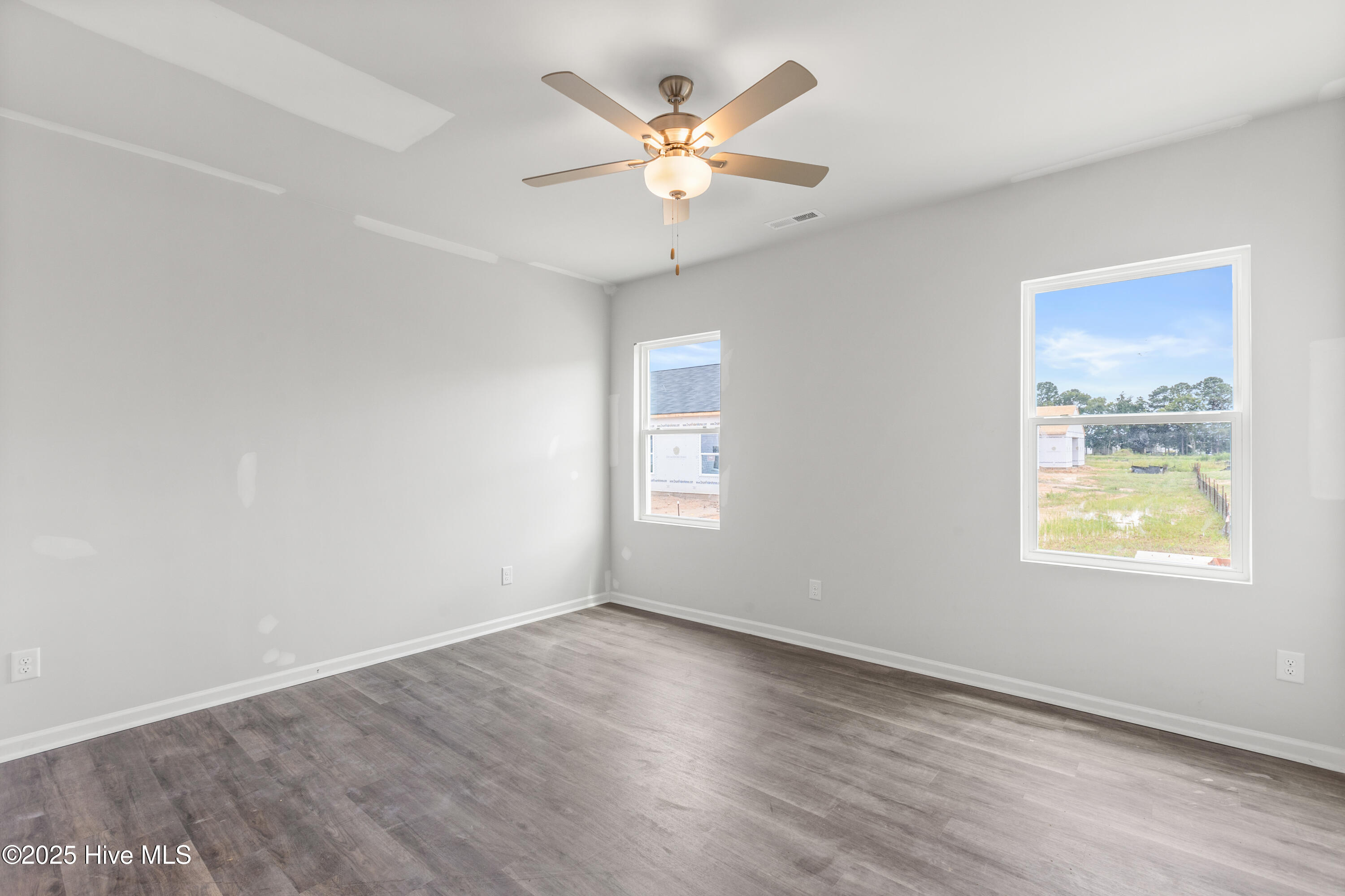 100528319 | Photo 10