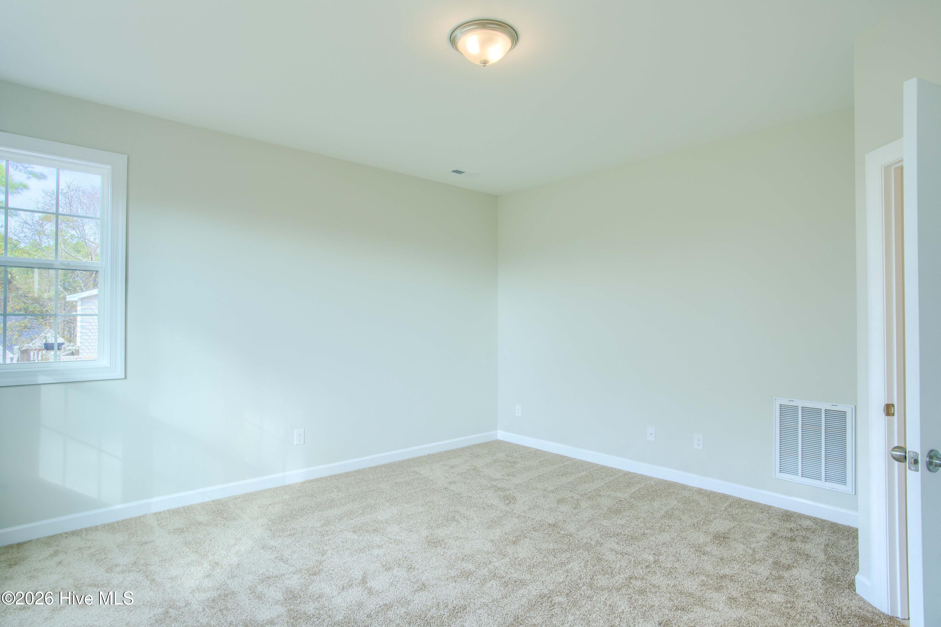 100526870 | Photo 35