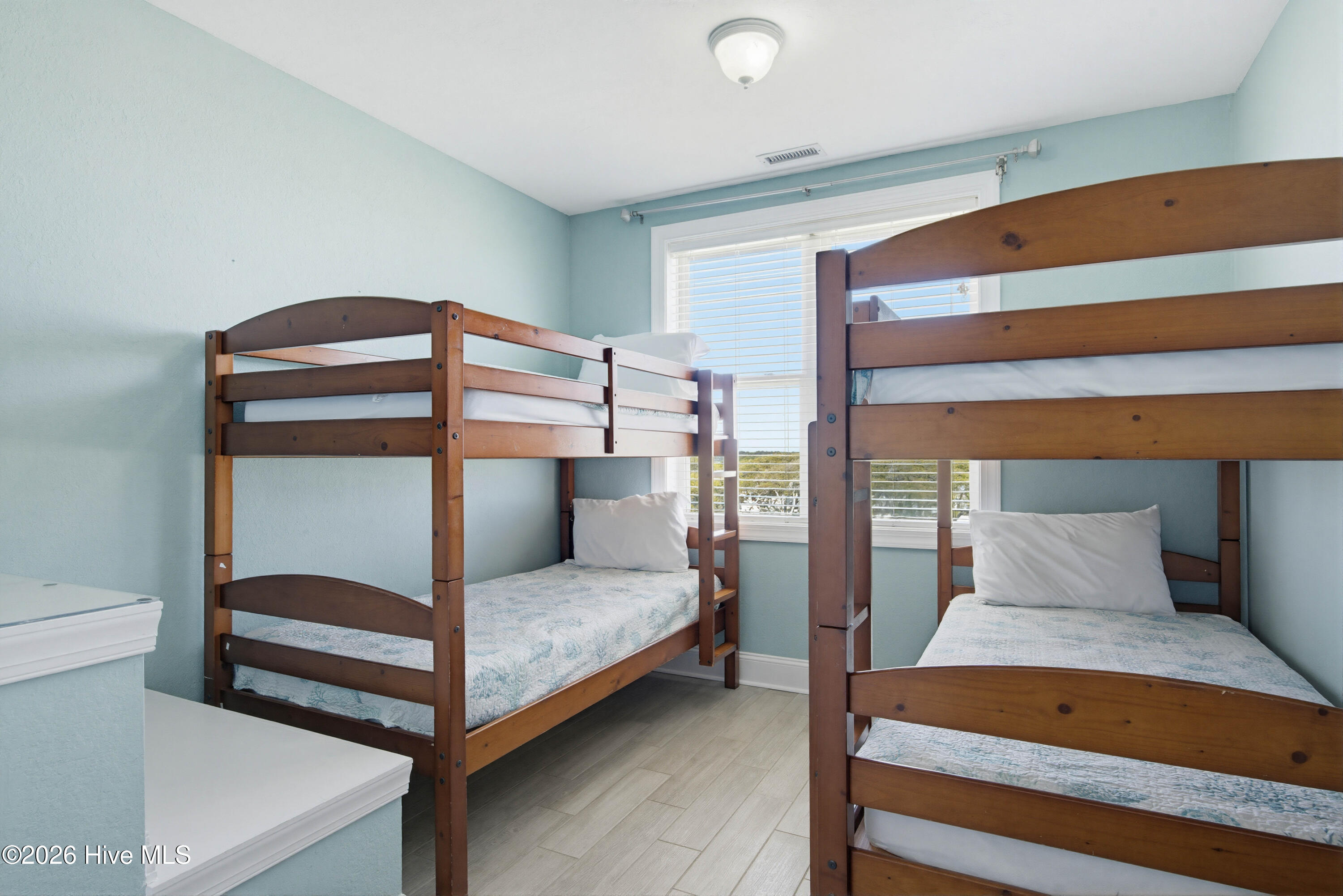 100566457 | Photo 40