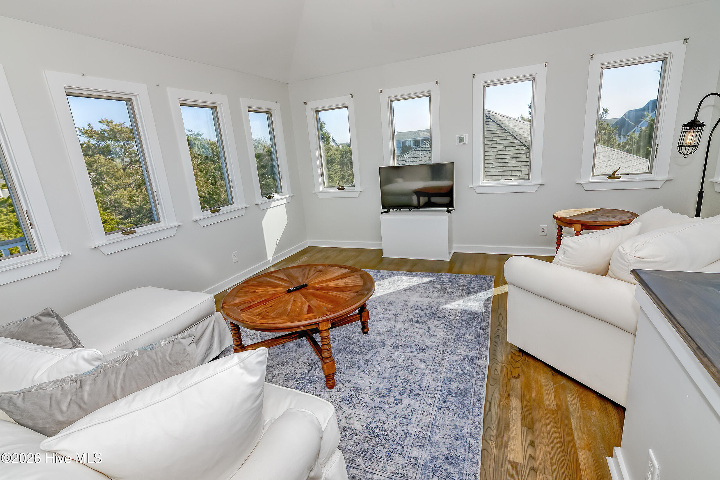 100560271 | Photo 28