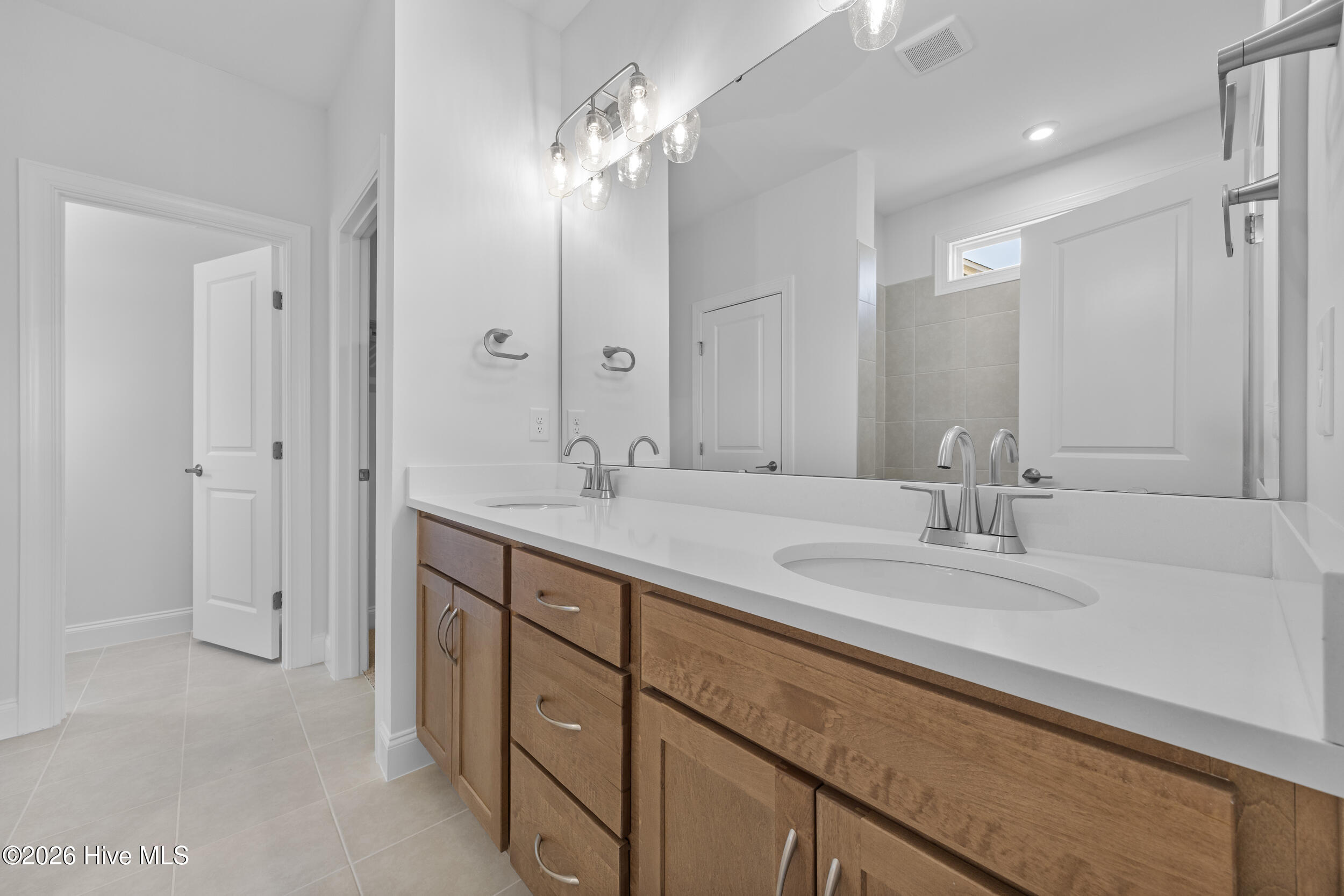 100527053 | Photo 34