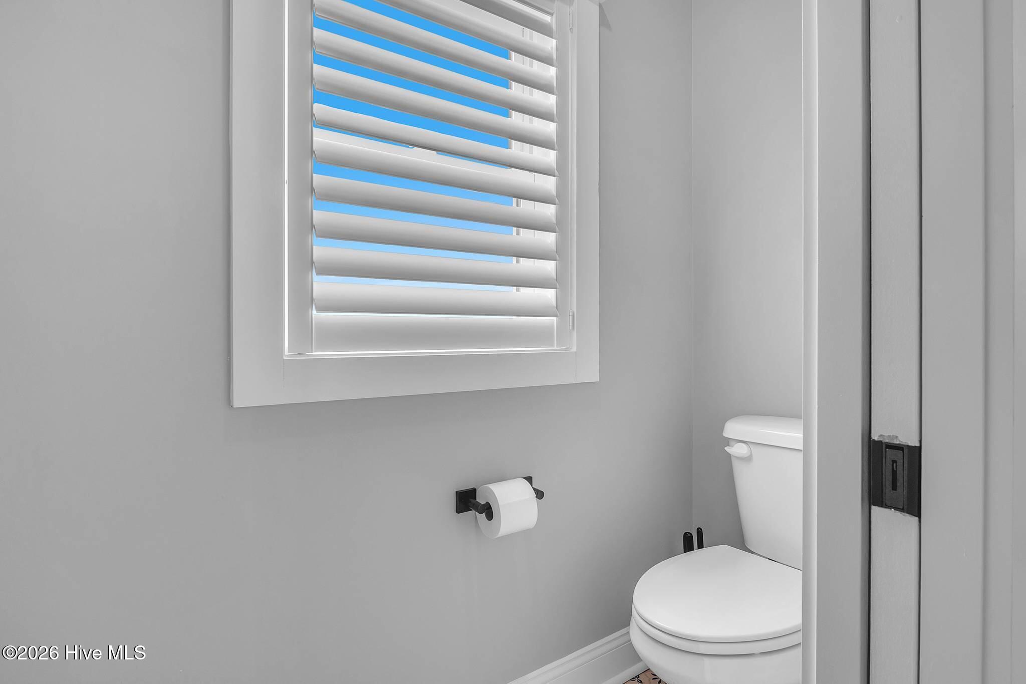 100558345 | Photo 76