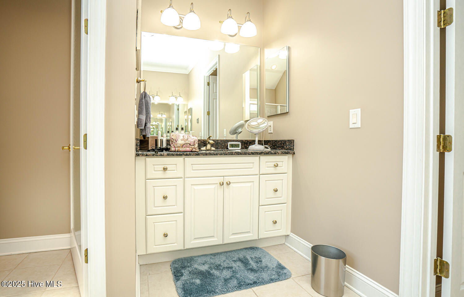 100547703 | Photo 27