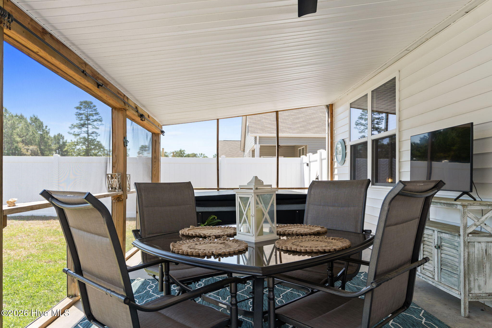 100568064 | Photo 37