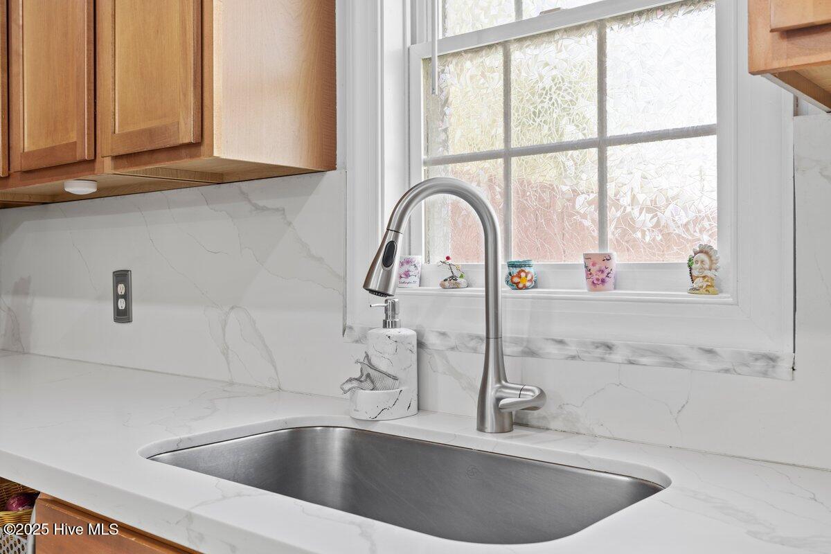 100534890 | Photo 11