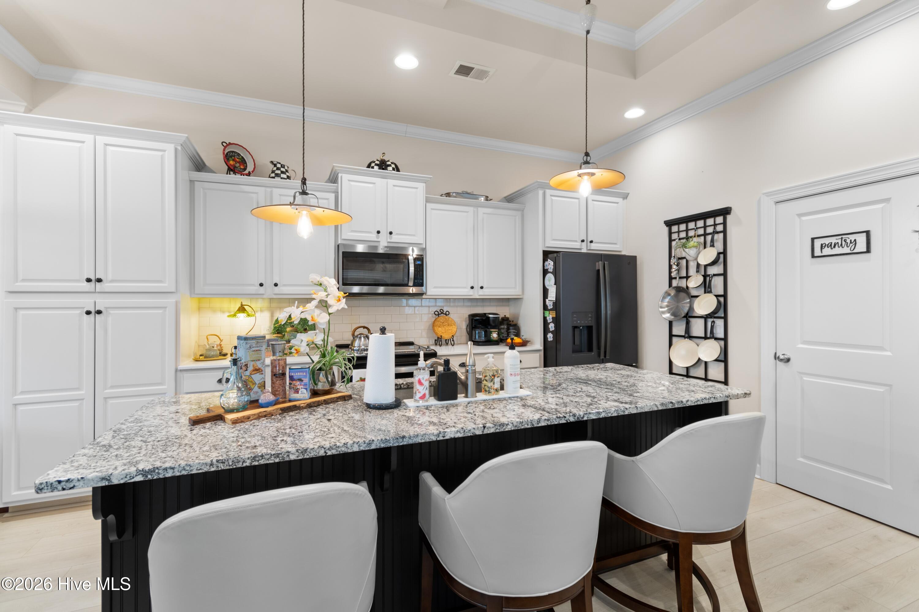 100561592 | Photo 14