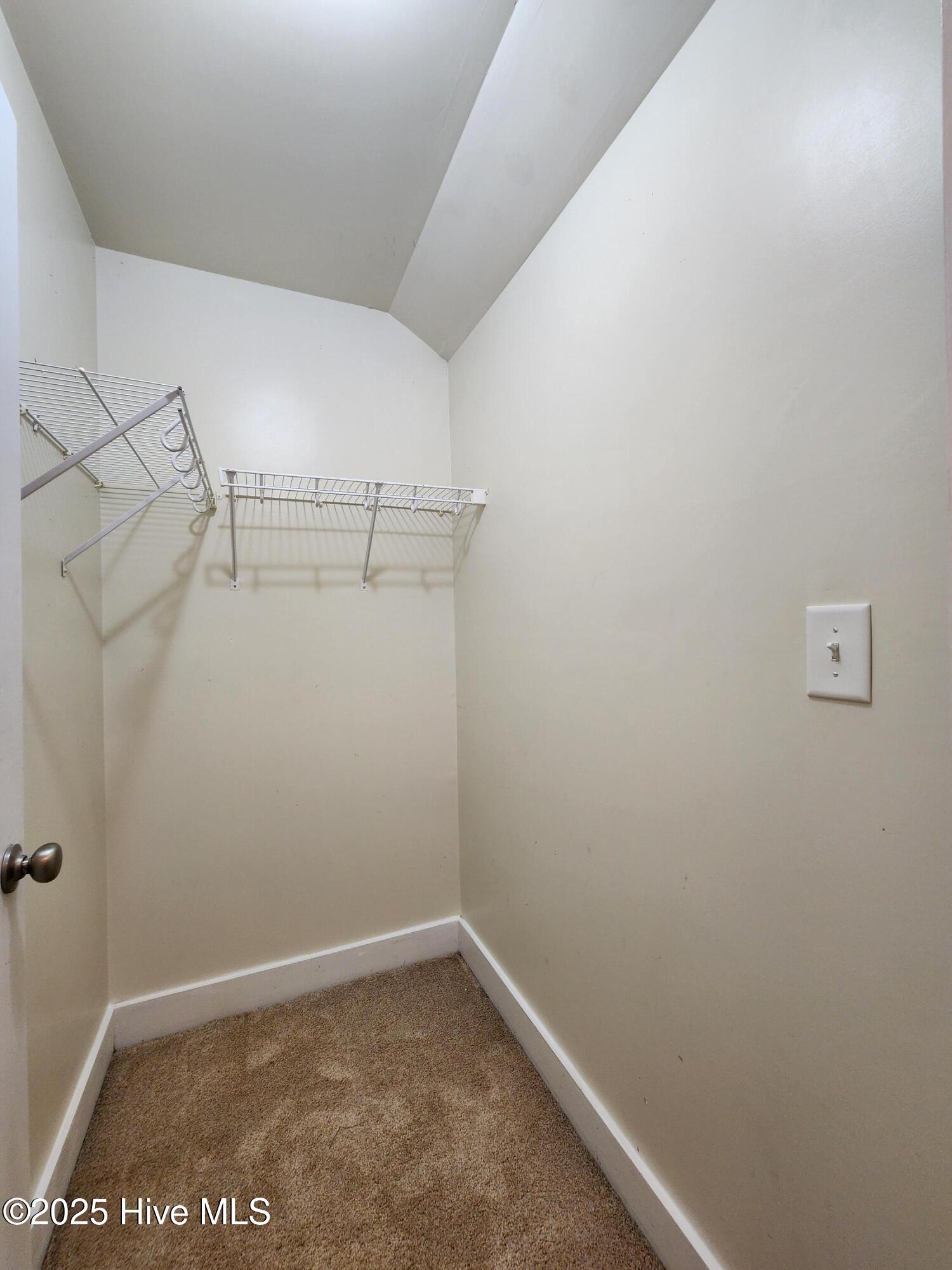 100569156 | Photo 42