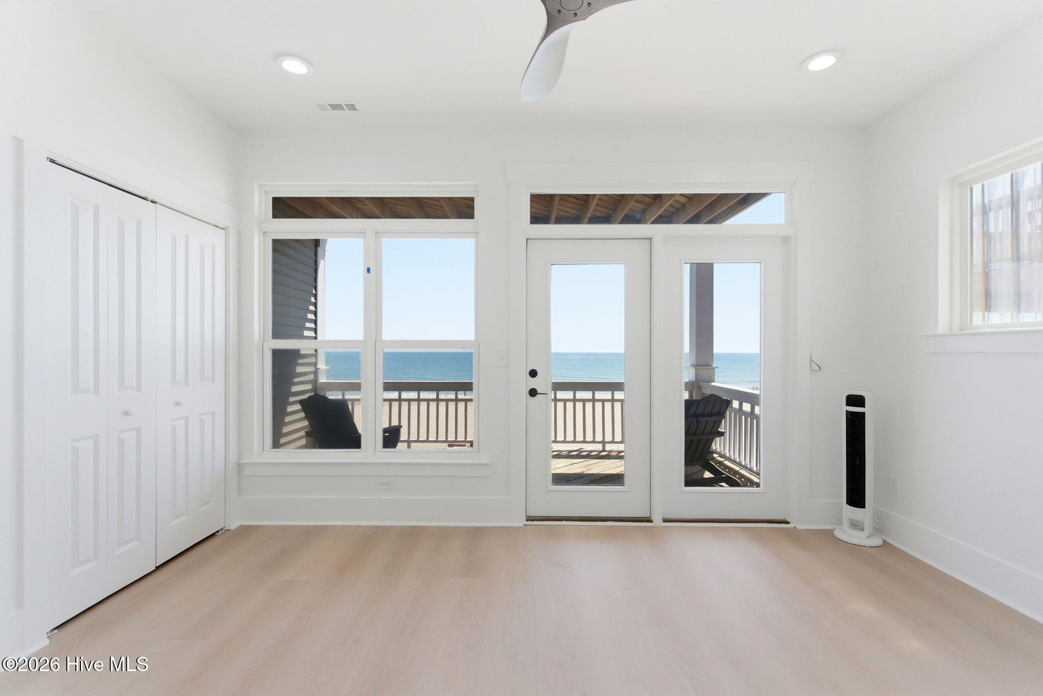 100570337 | Photo 55