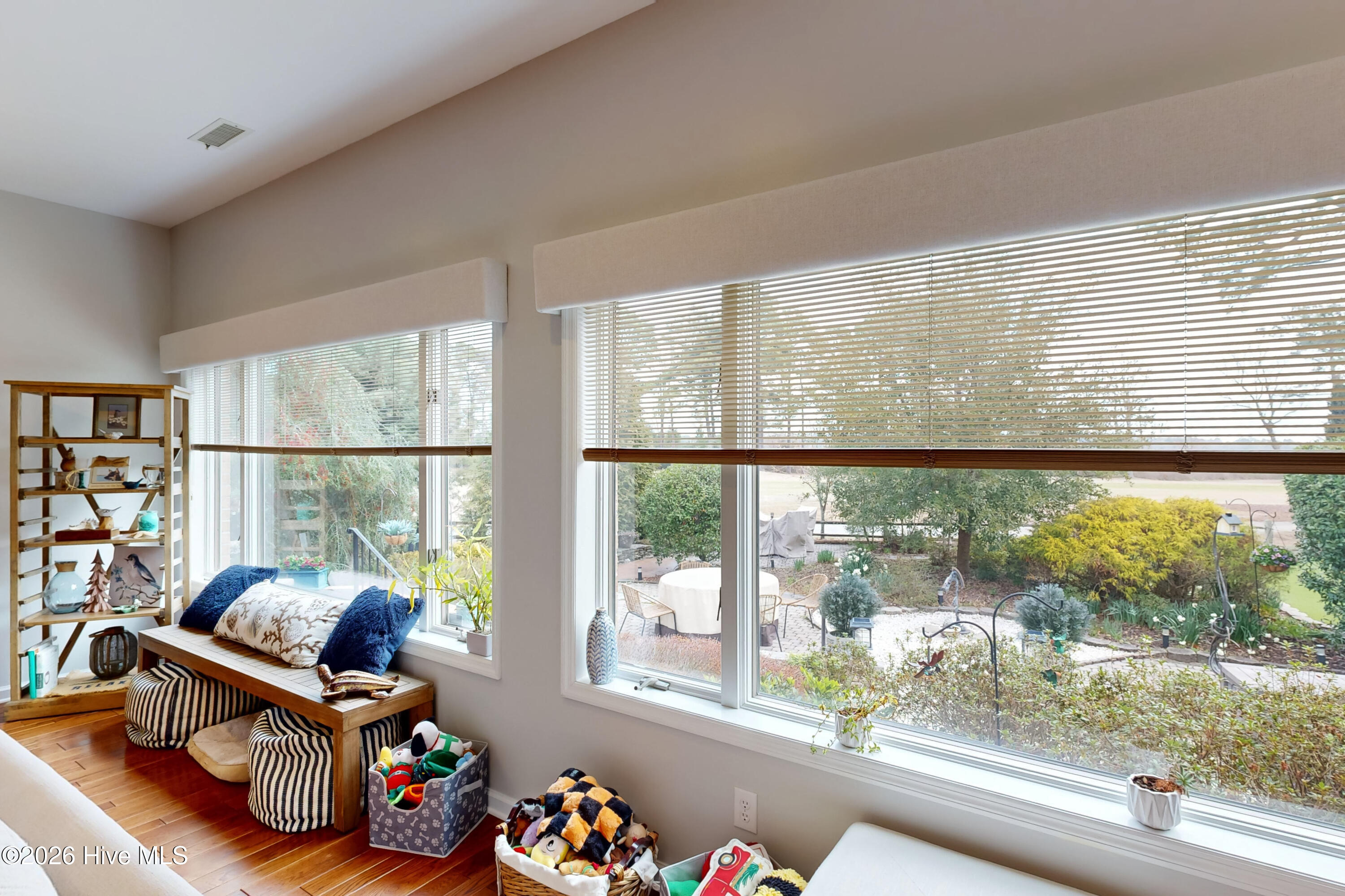 100559840 | Photo 10