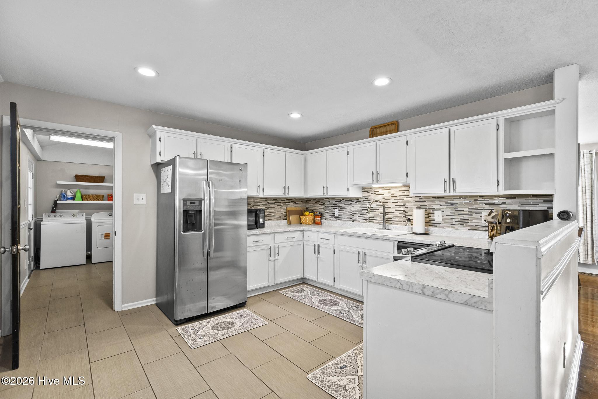 100553345 | Photo 11