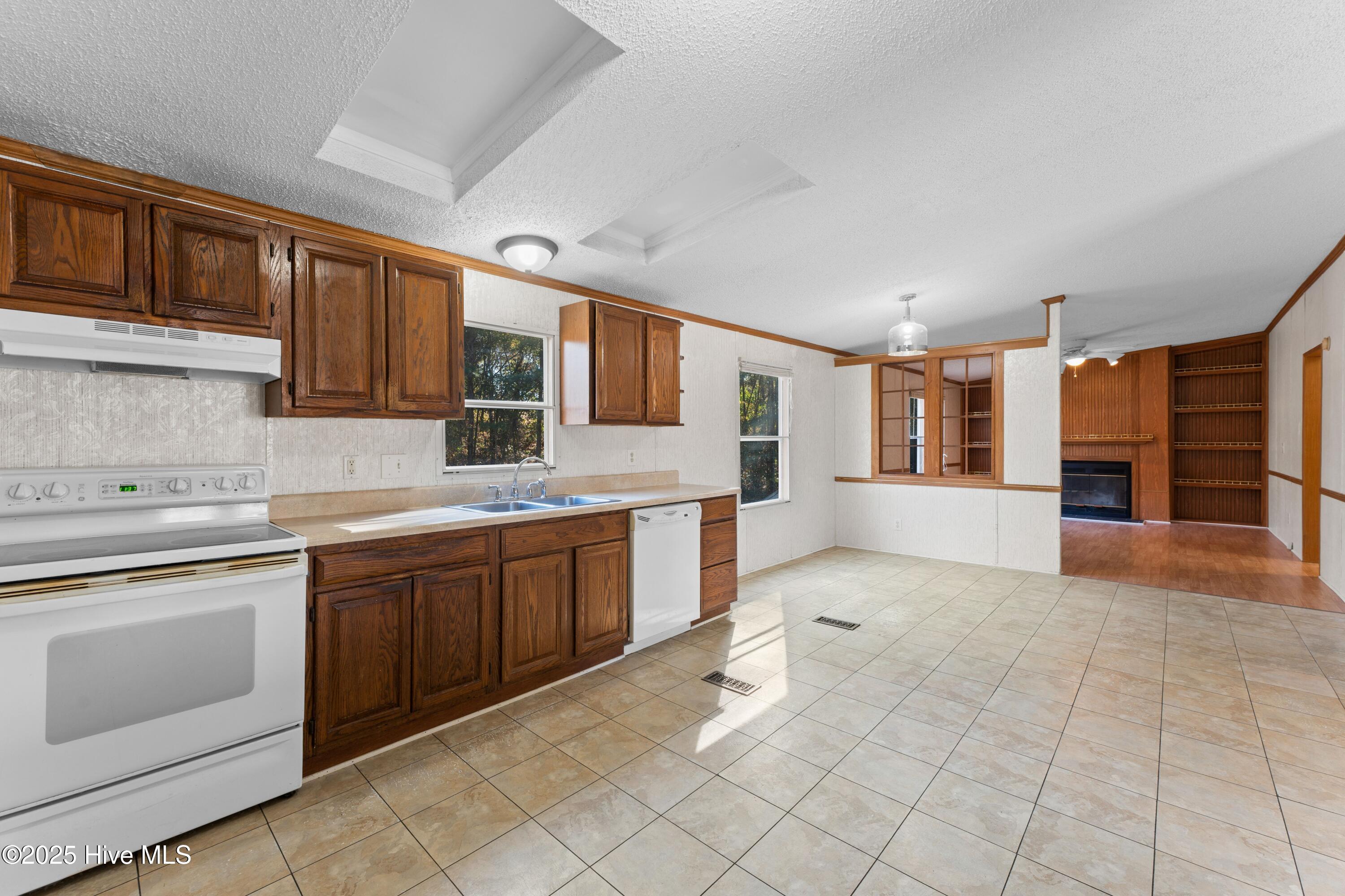 100547380 | Photo 16