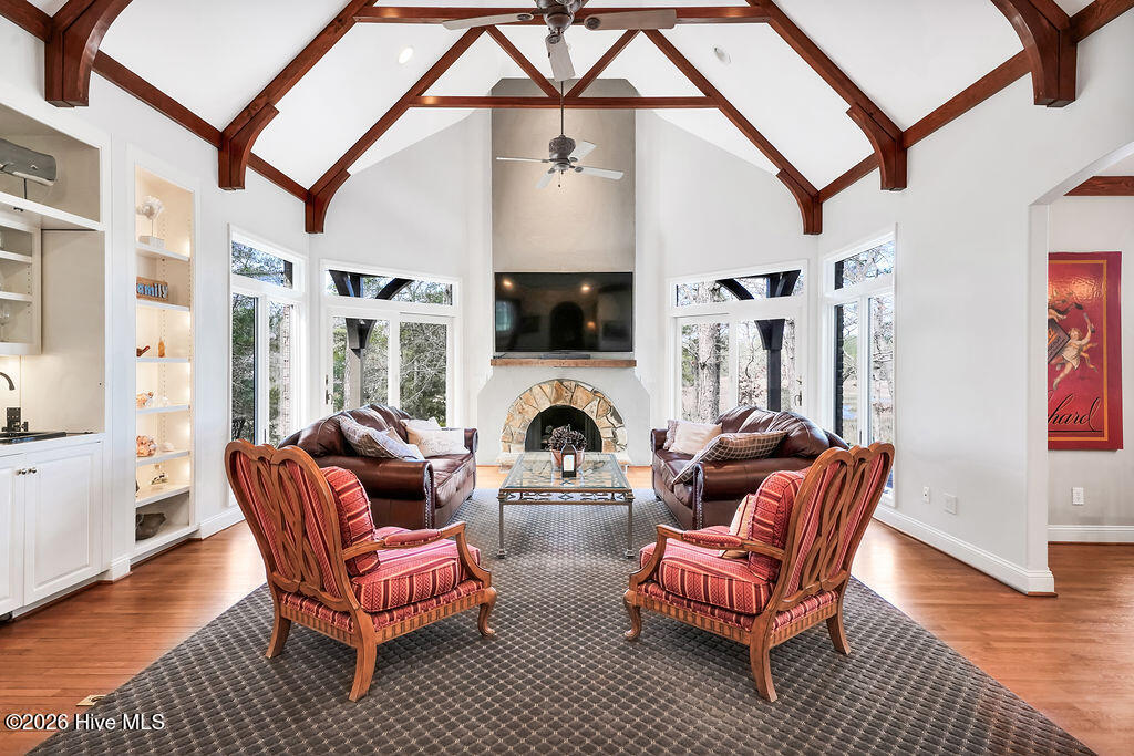 100564190 | Photo 10