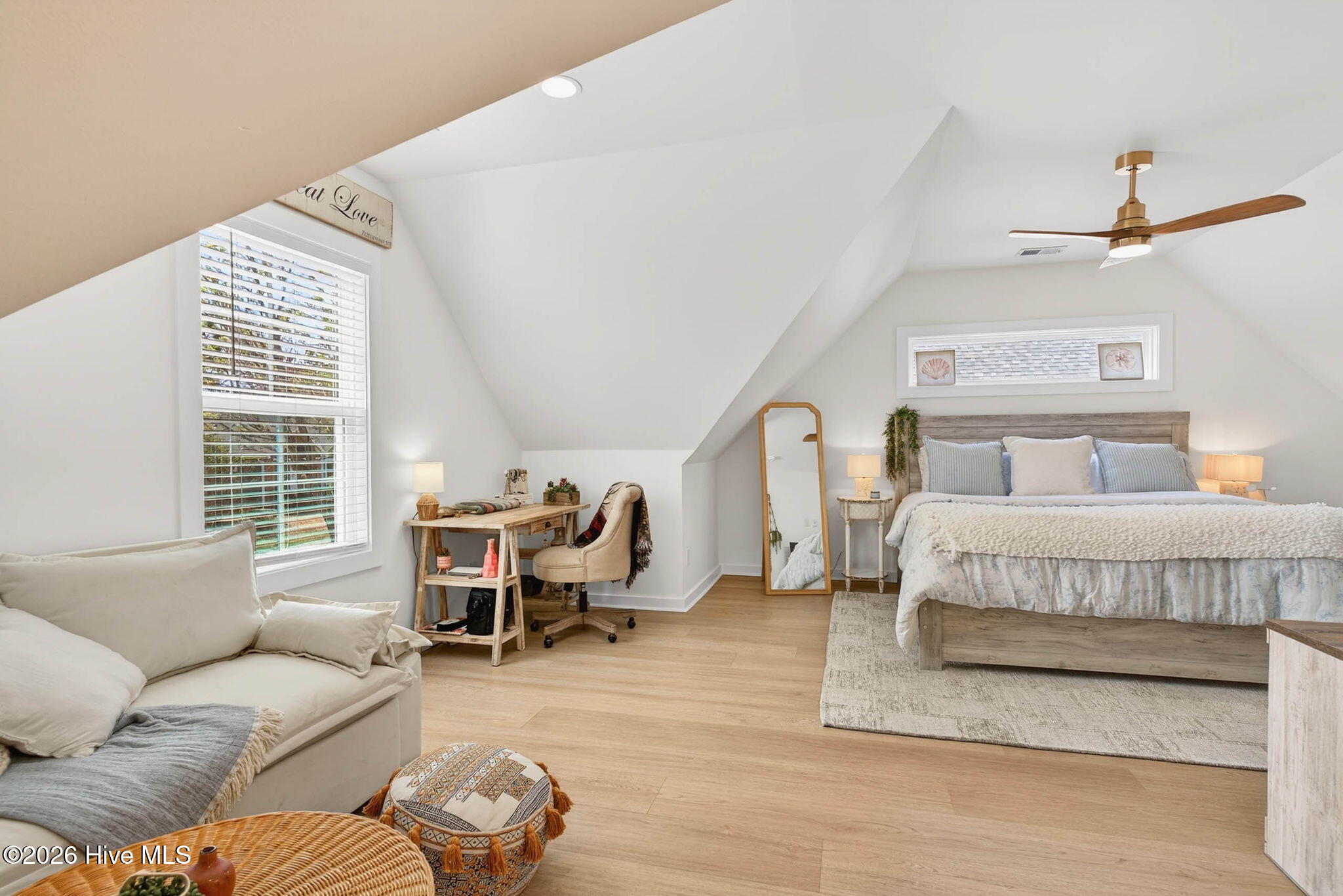 100563194 | Photo 30