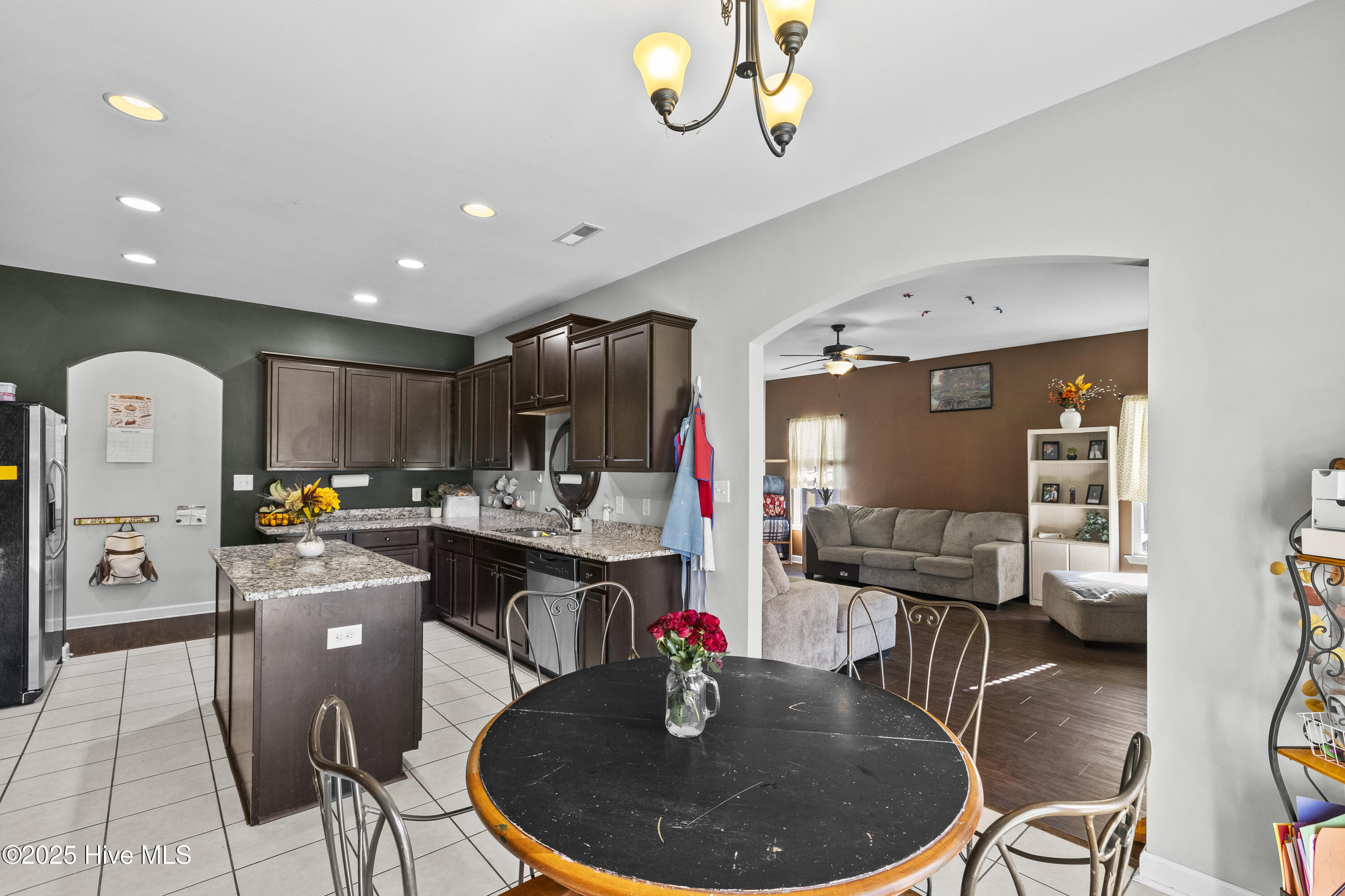 100545140 | Photo 10