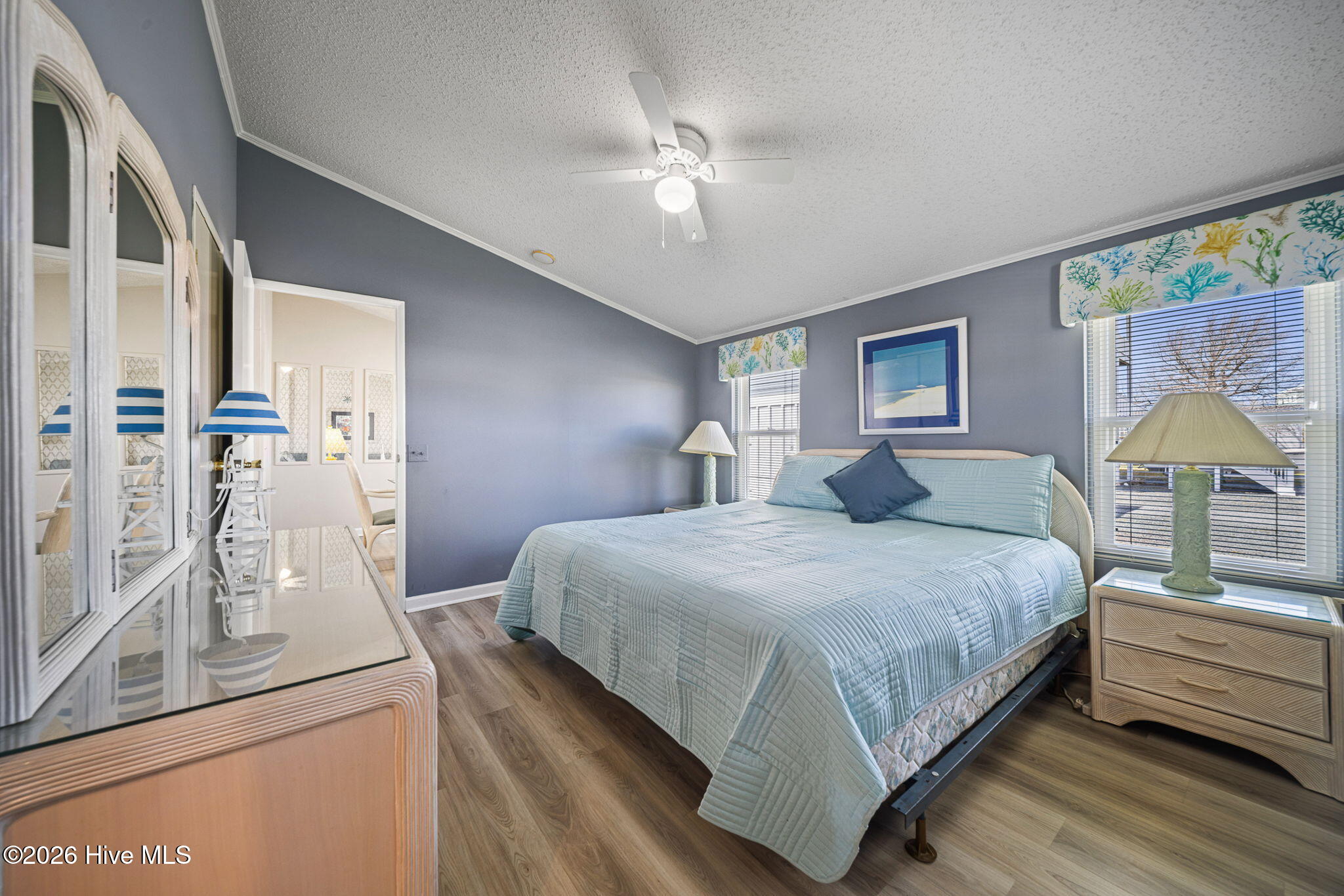 100561406 | Photo 40