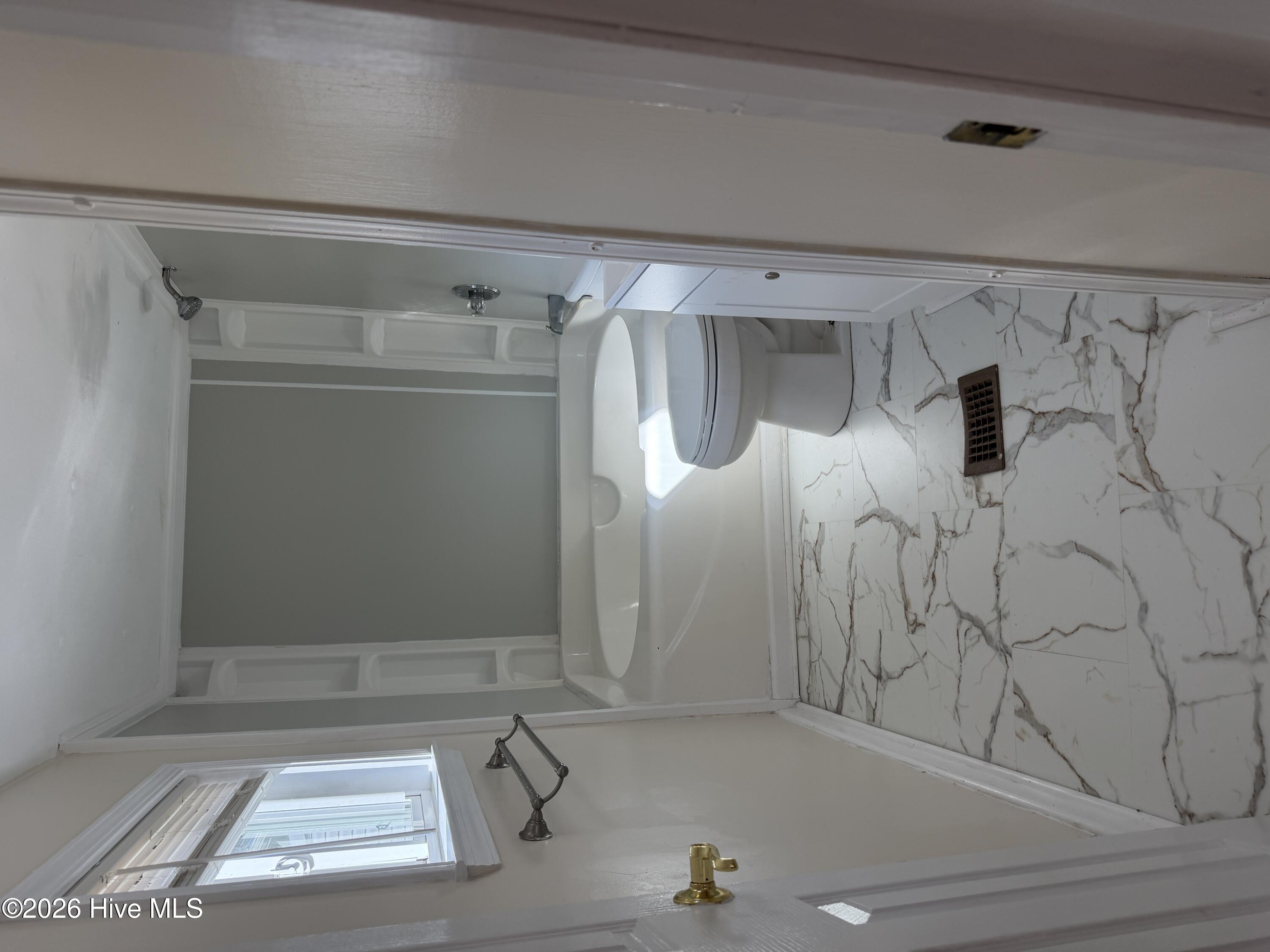 100555198 | Photo 12