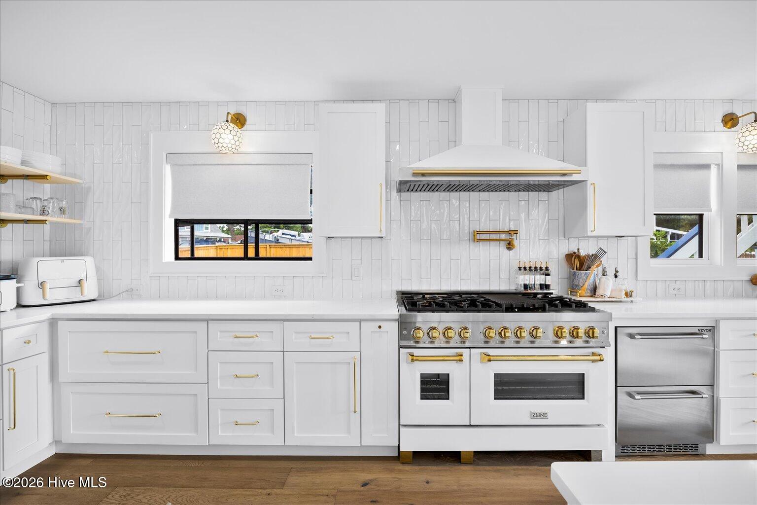 100548243 | Photo 23