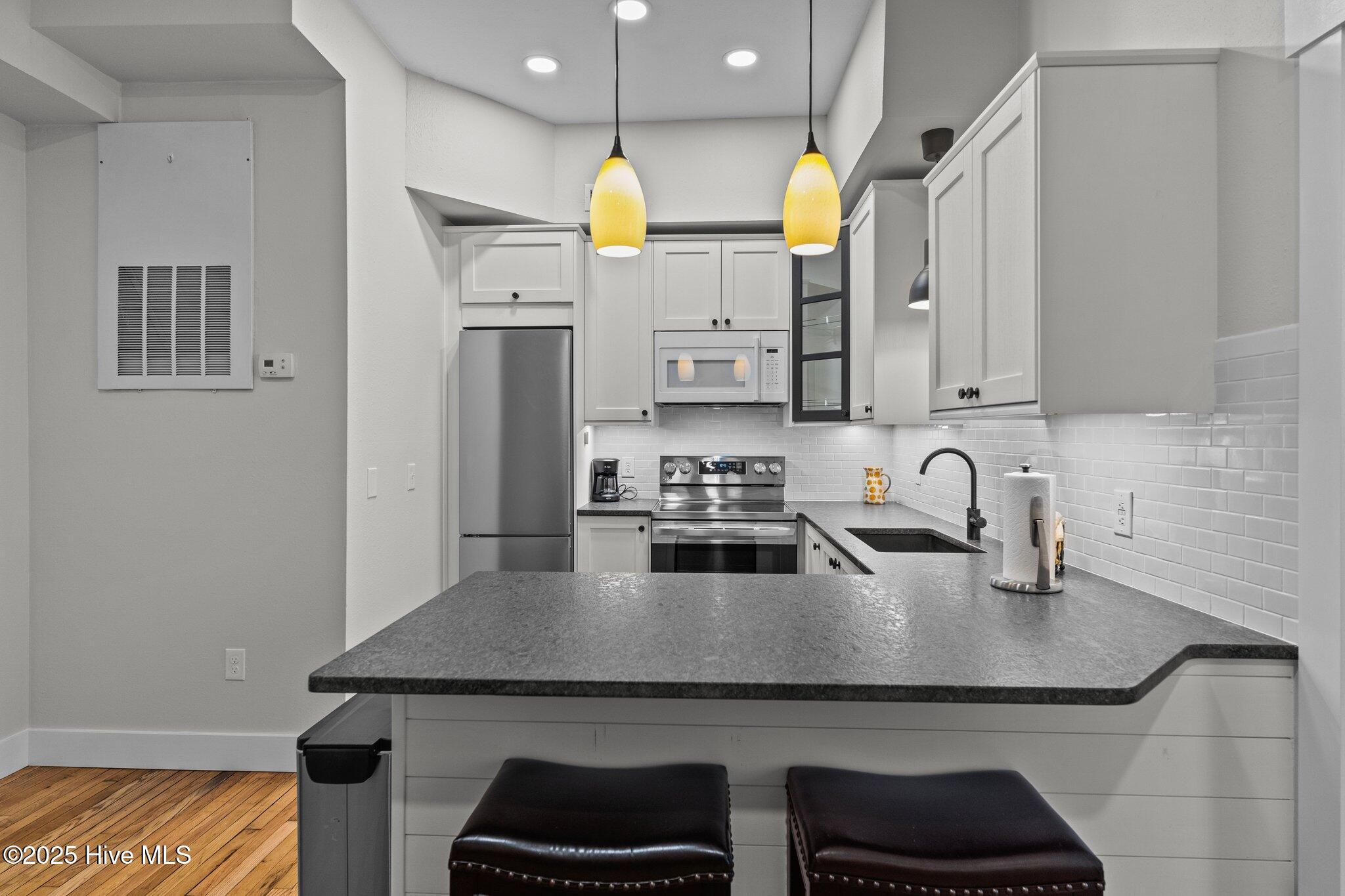 100543966 | Photo 13