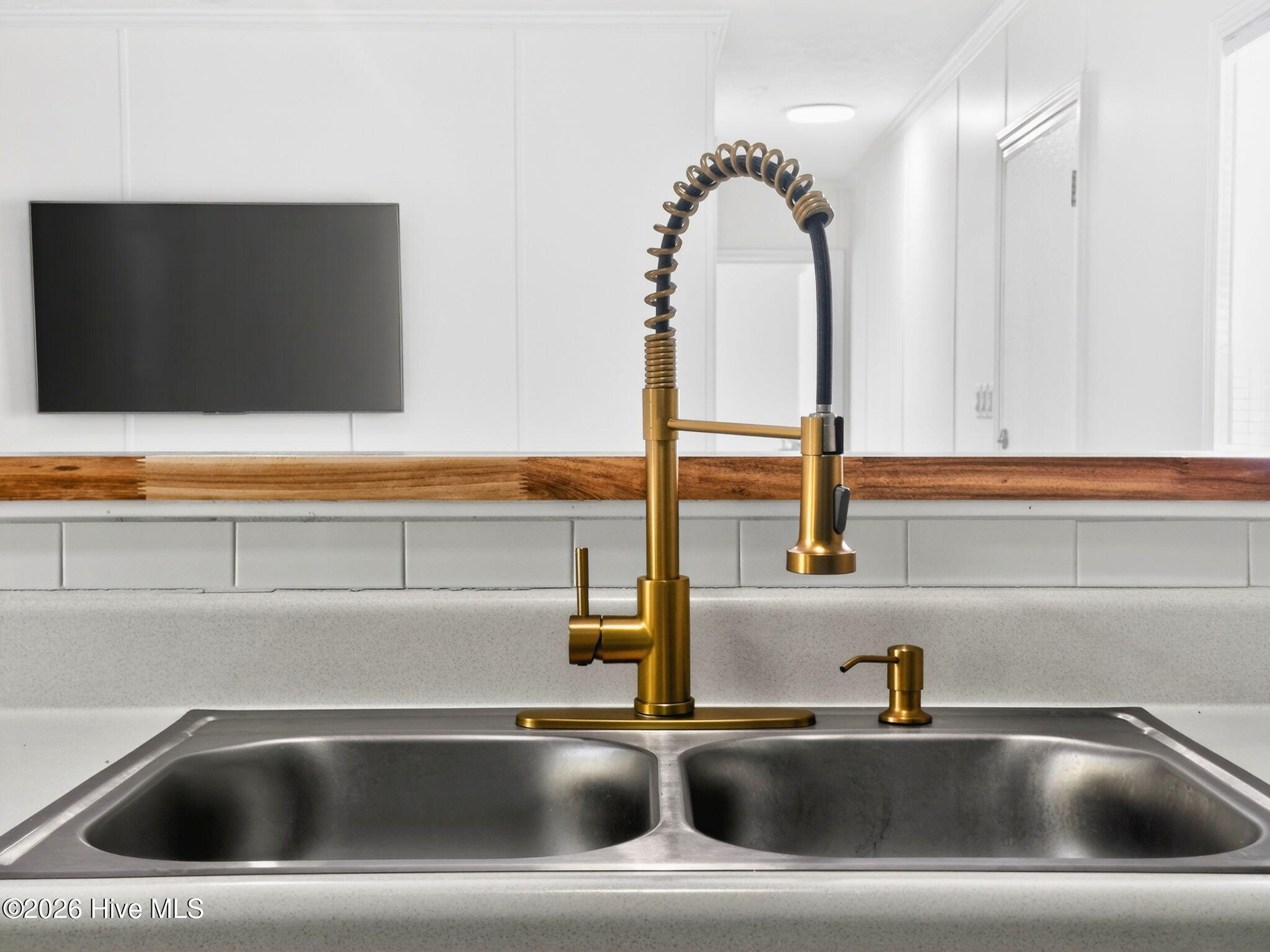 100567404 | Photo 11