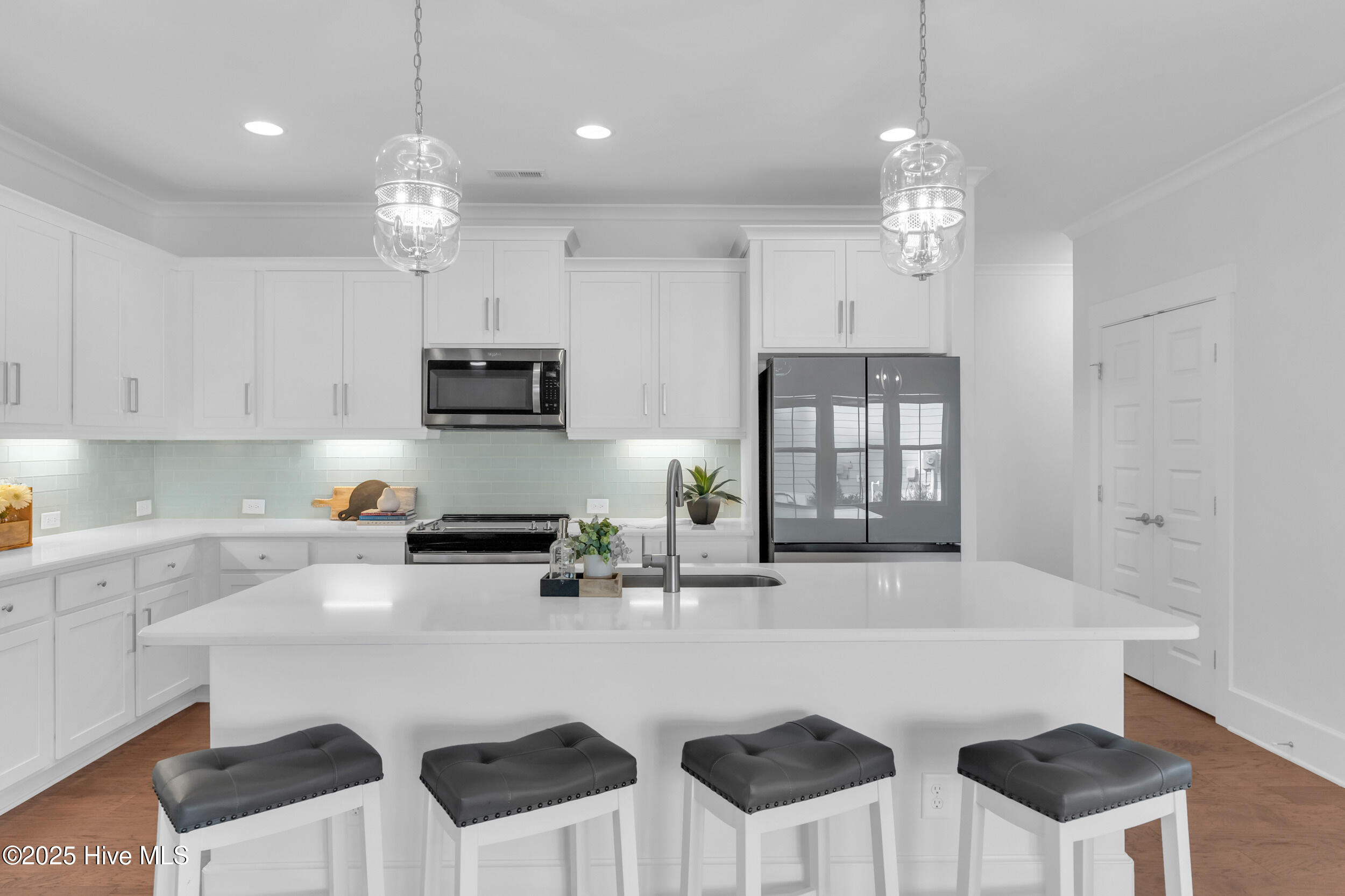 100535117 | Photo 12