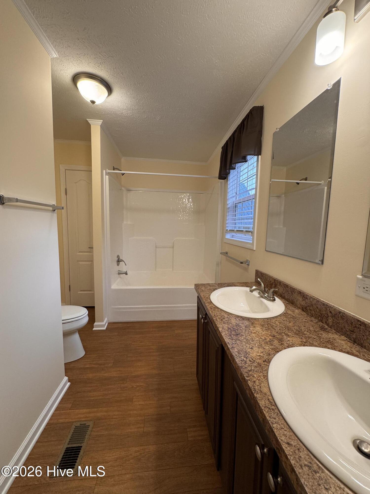 100566056 | Photo 10