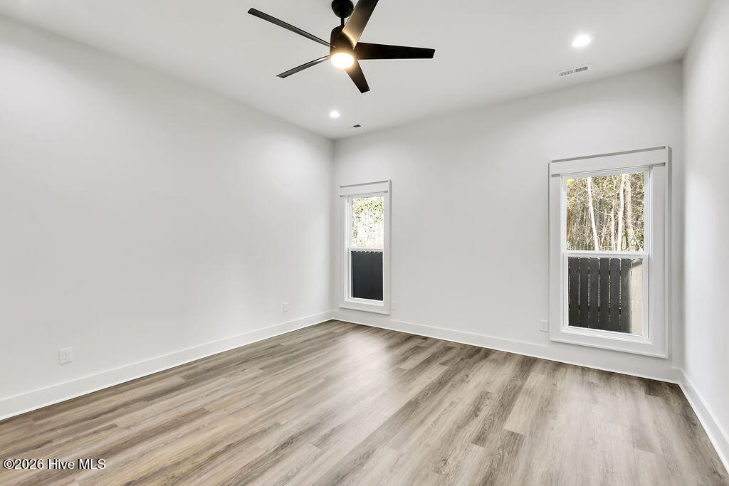 100550907 | Photo 22