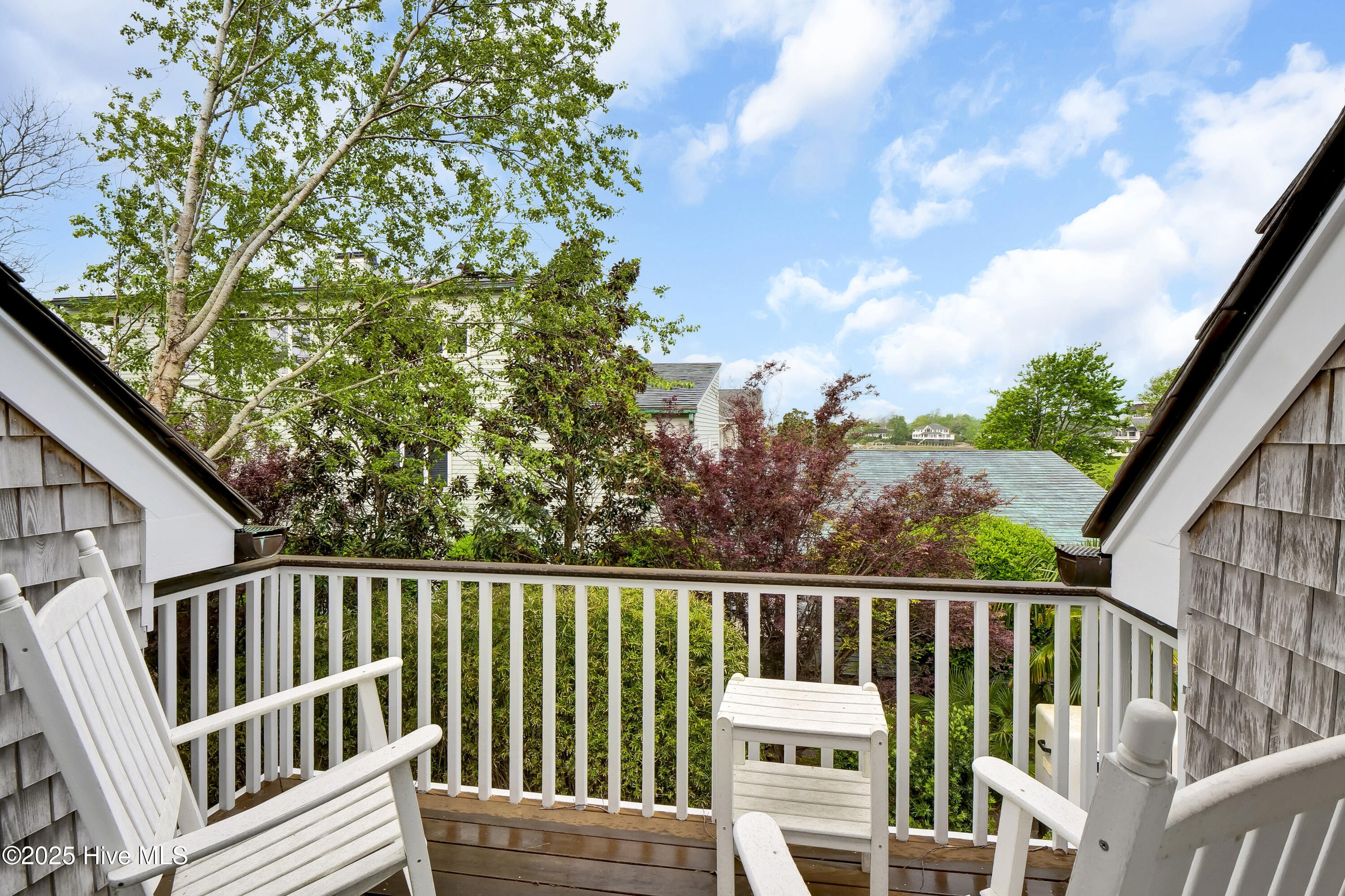 100504113 | Photo 37