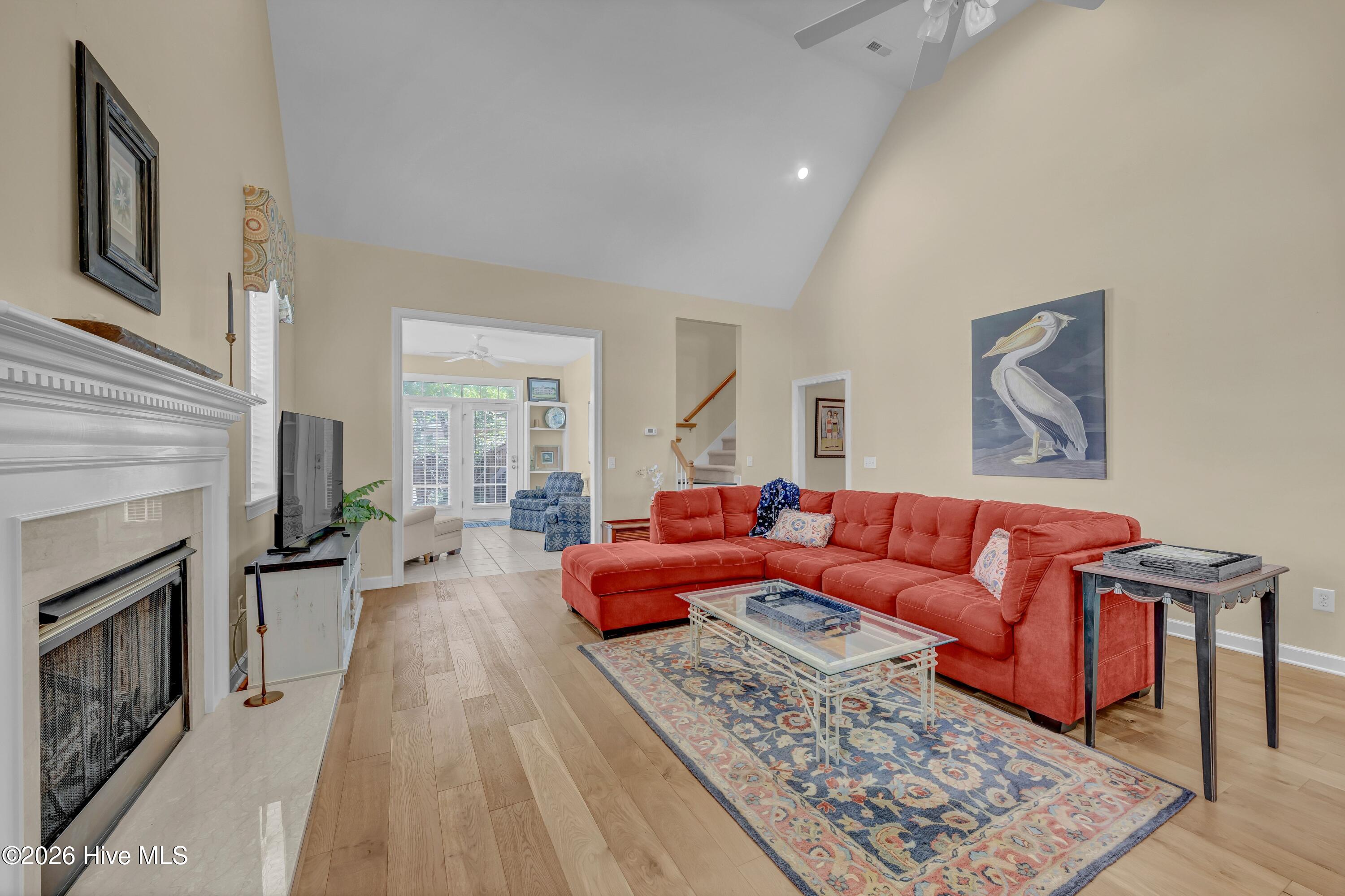 100561367 | Photo 11