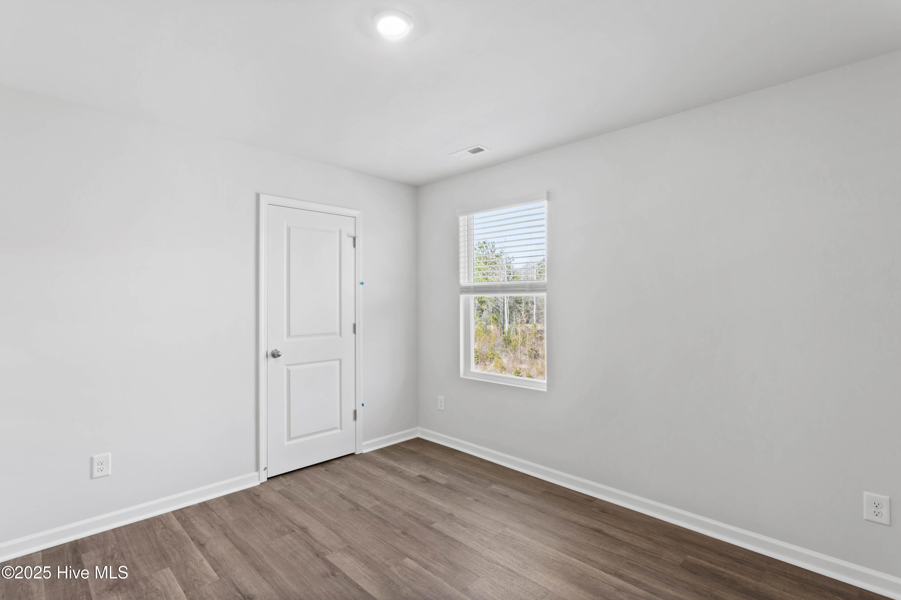 503 Sandy Hollow Drive, Jacksonville, NC 28540 – photo 23: Photo of Similar Home