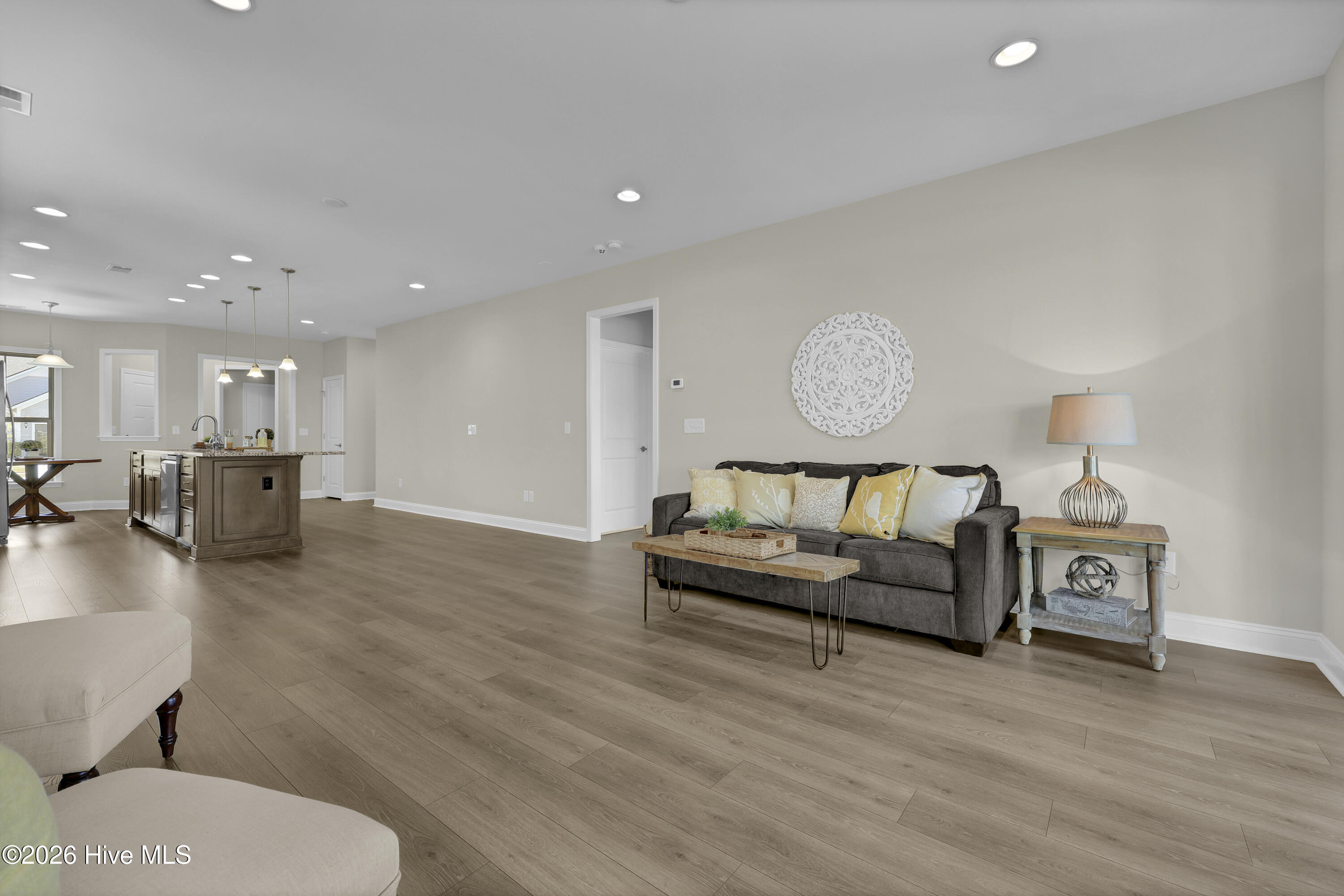 100567827 | Photo 13