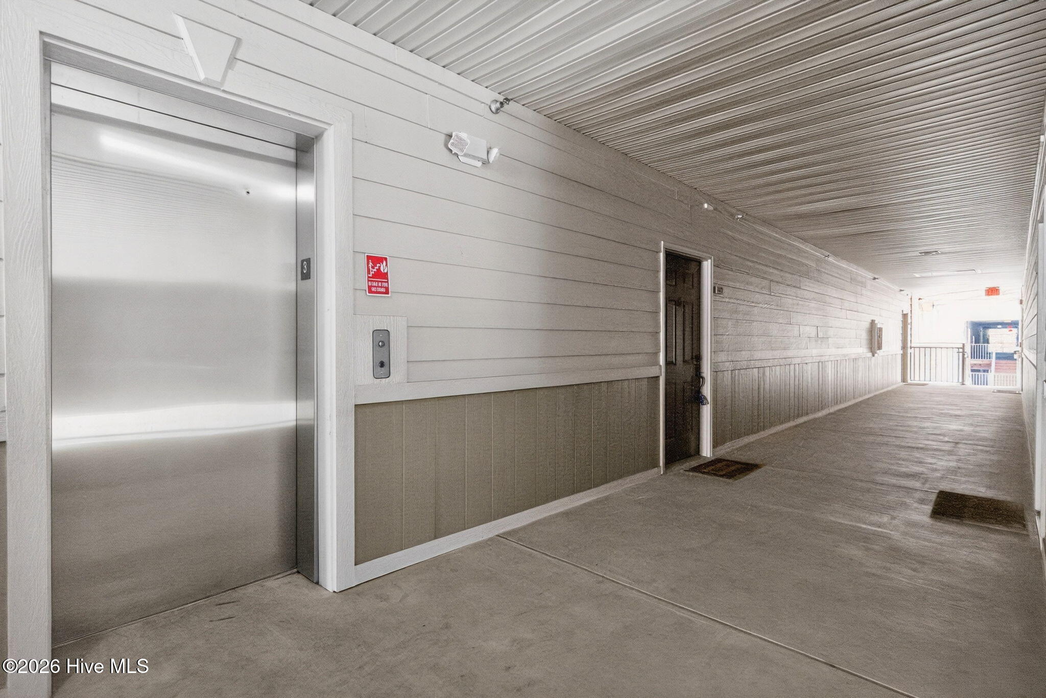 100568431 | Photo 30