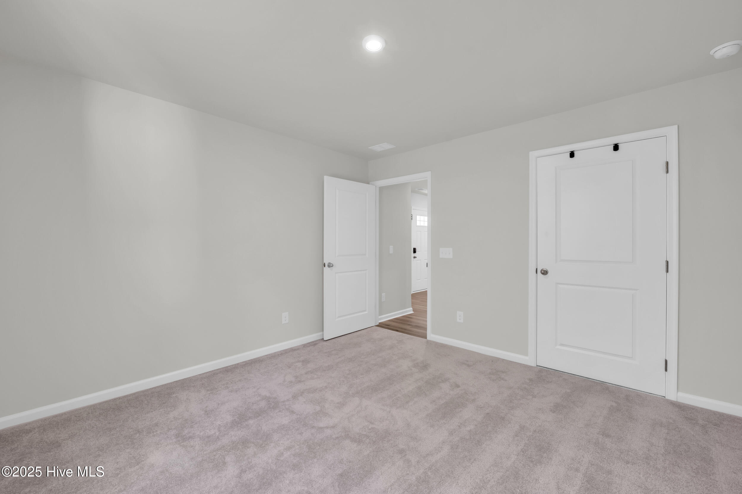 100570488 | Photo 22