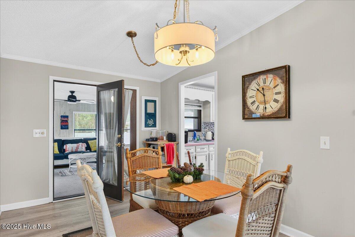 100535729 | Photo 13